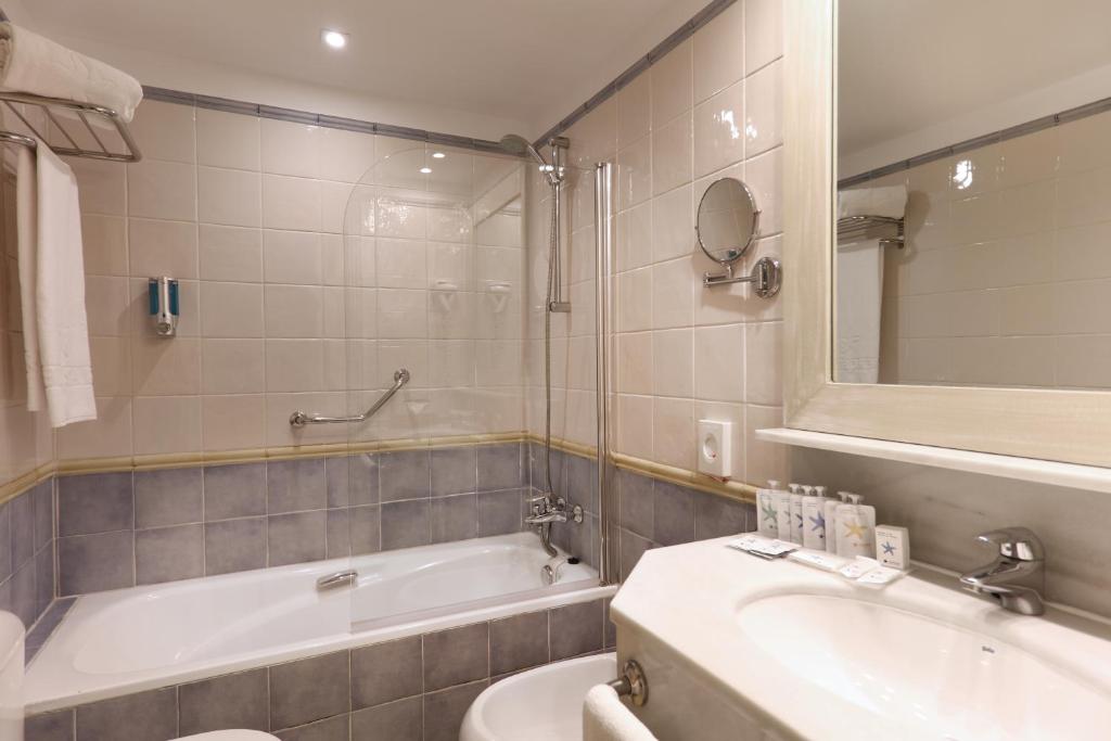 Double or Twin Sea View