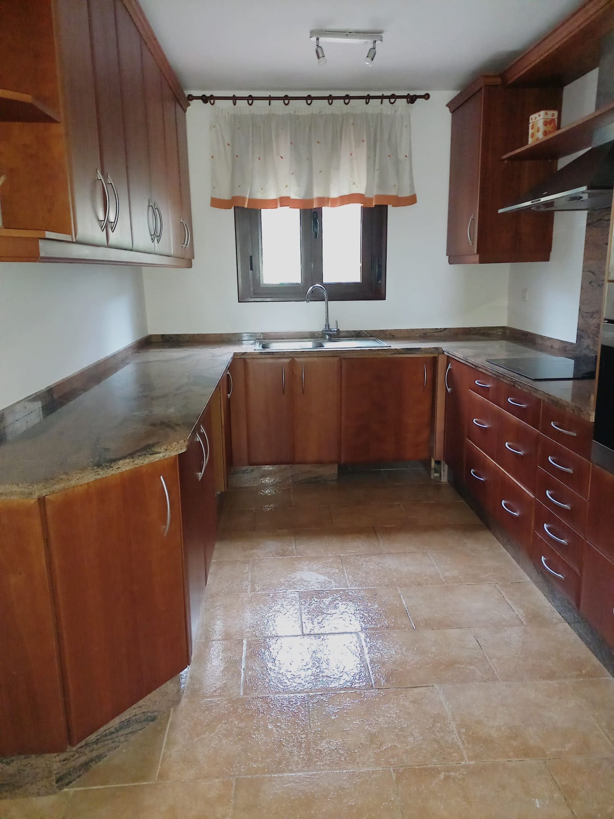 Apartment Capacity 6