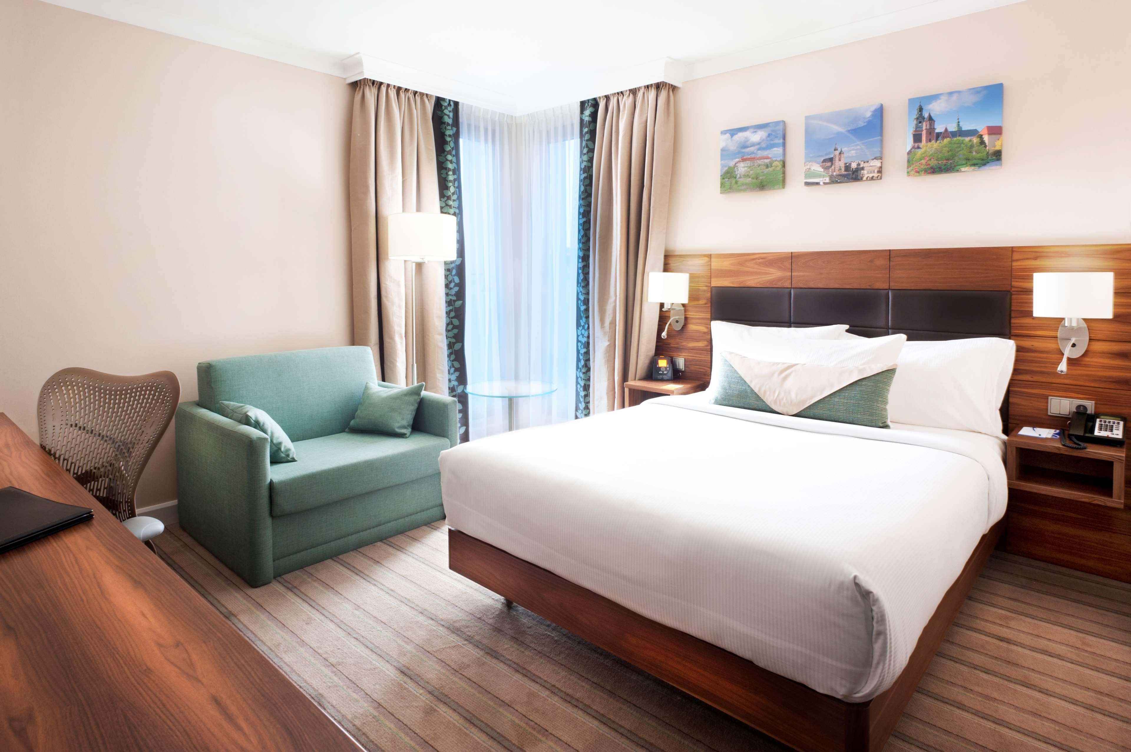 Double Deluxe Queen Bed