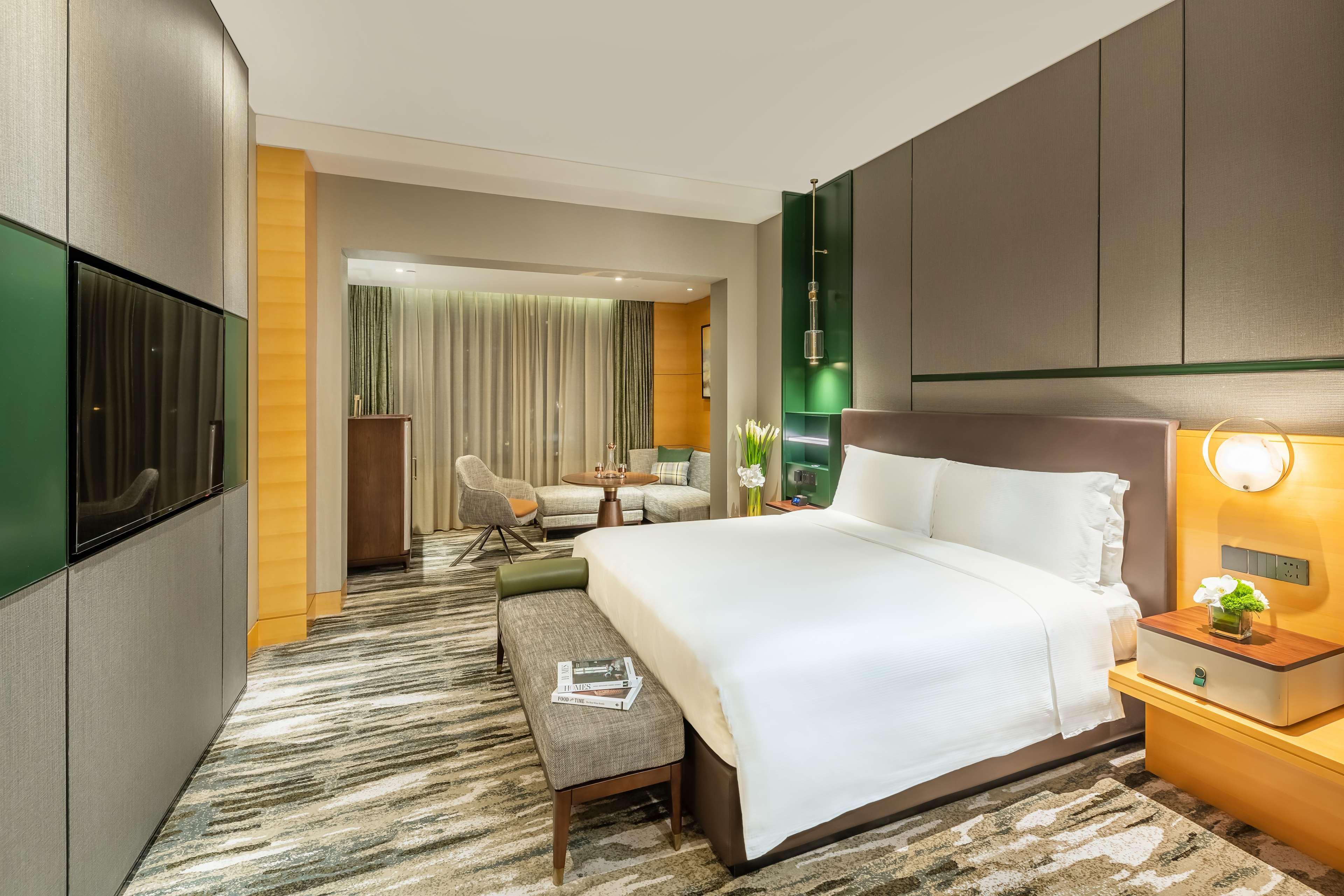 Double Deluxe King Bed