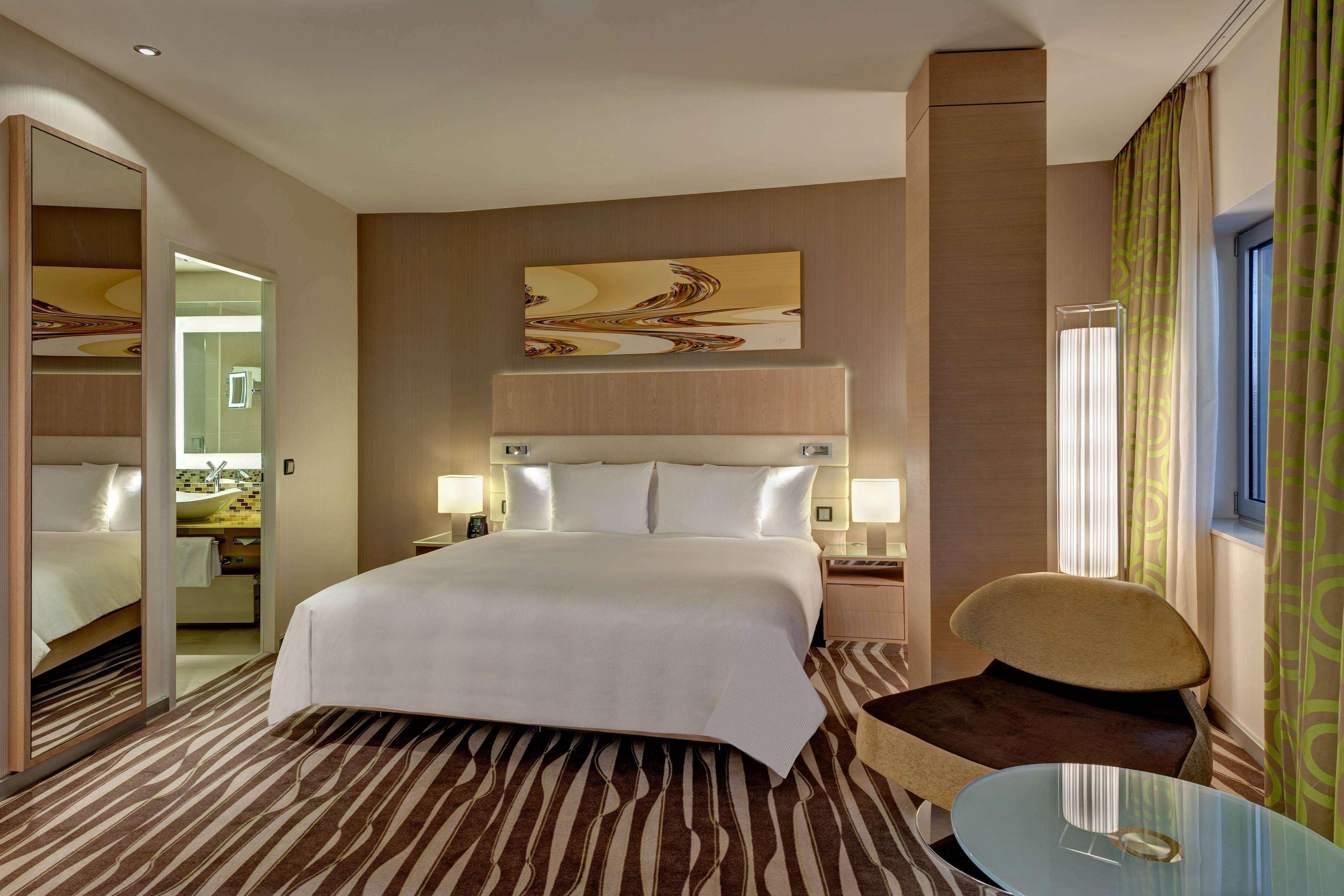 Suite Deluxe King Bed