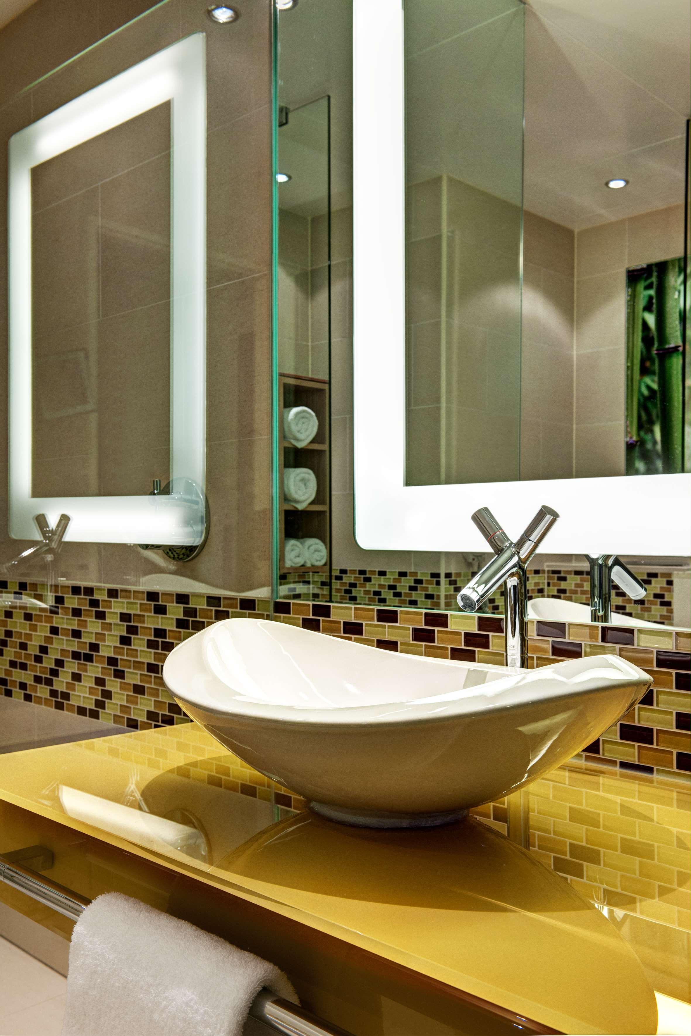 Double Executive Queen Bed