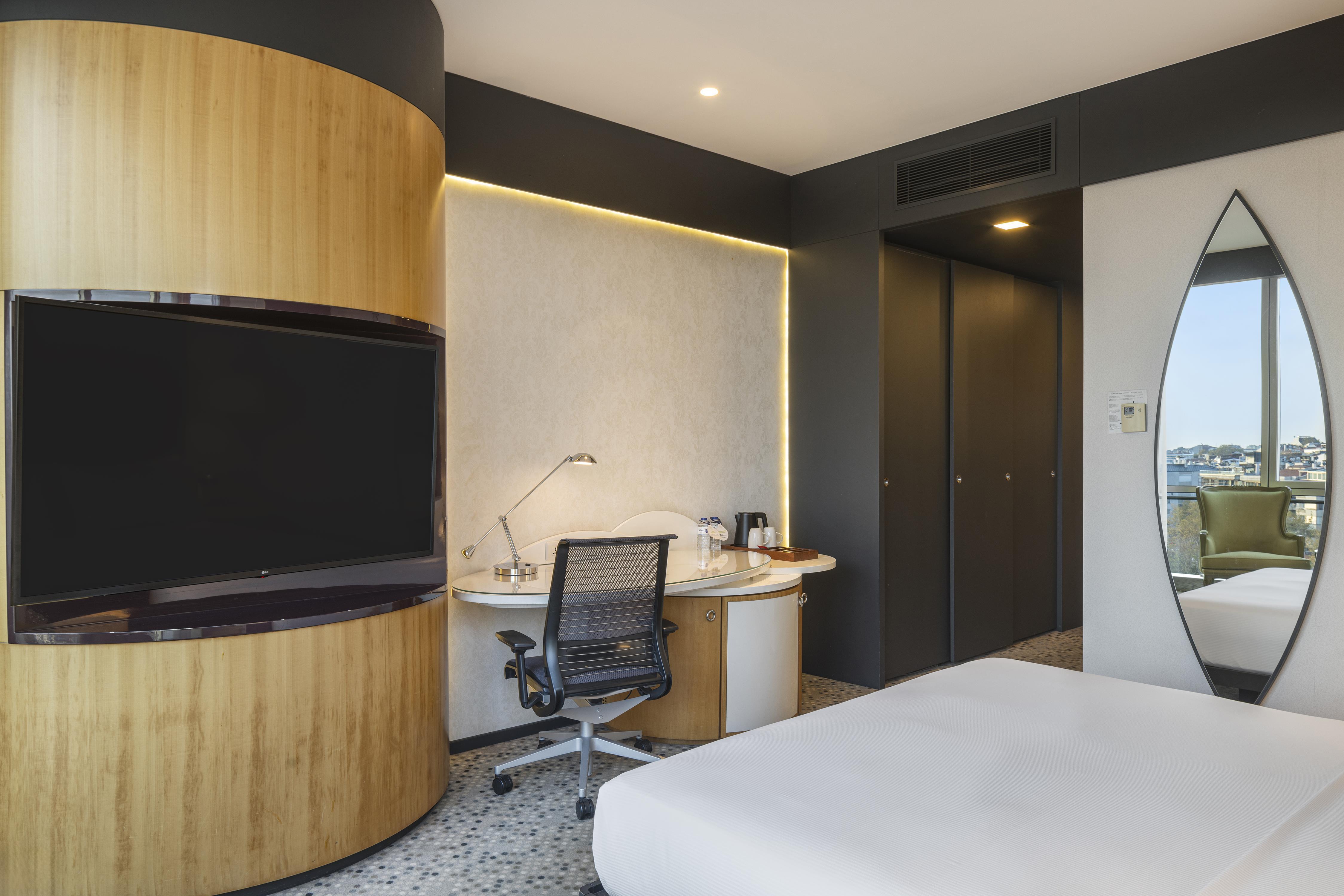 Double Partial Sea View