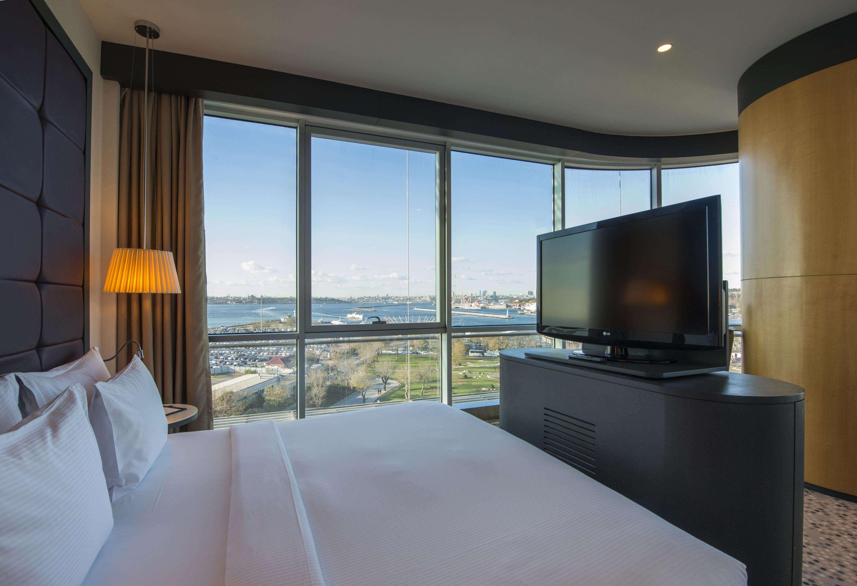 Double Sea View King Bed