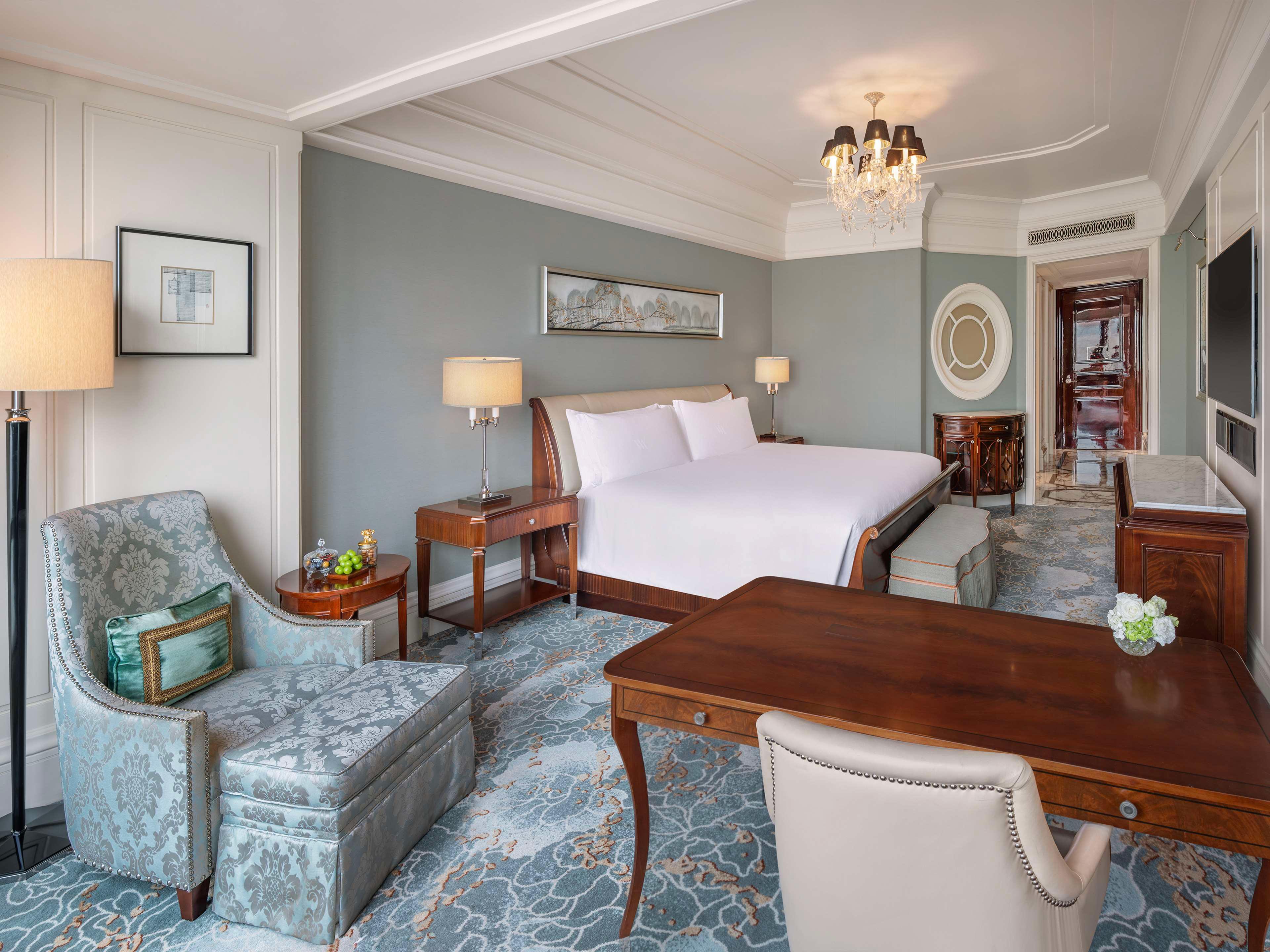 Room Deluxe City View King Bed