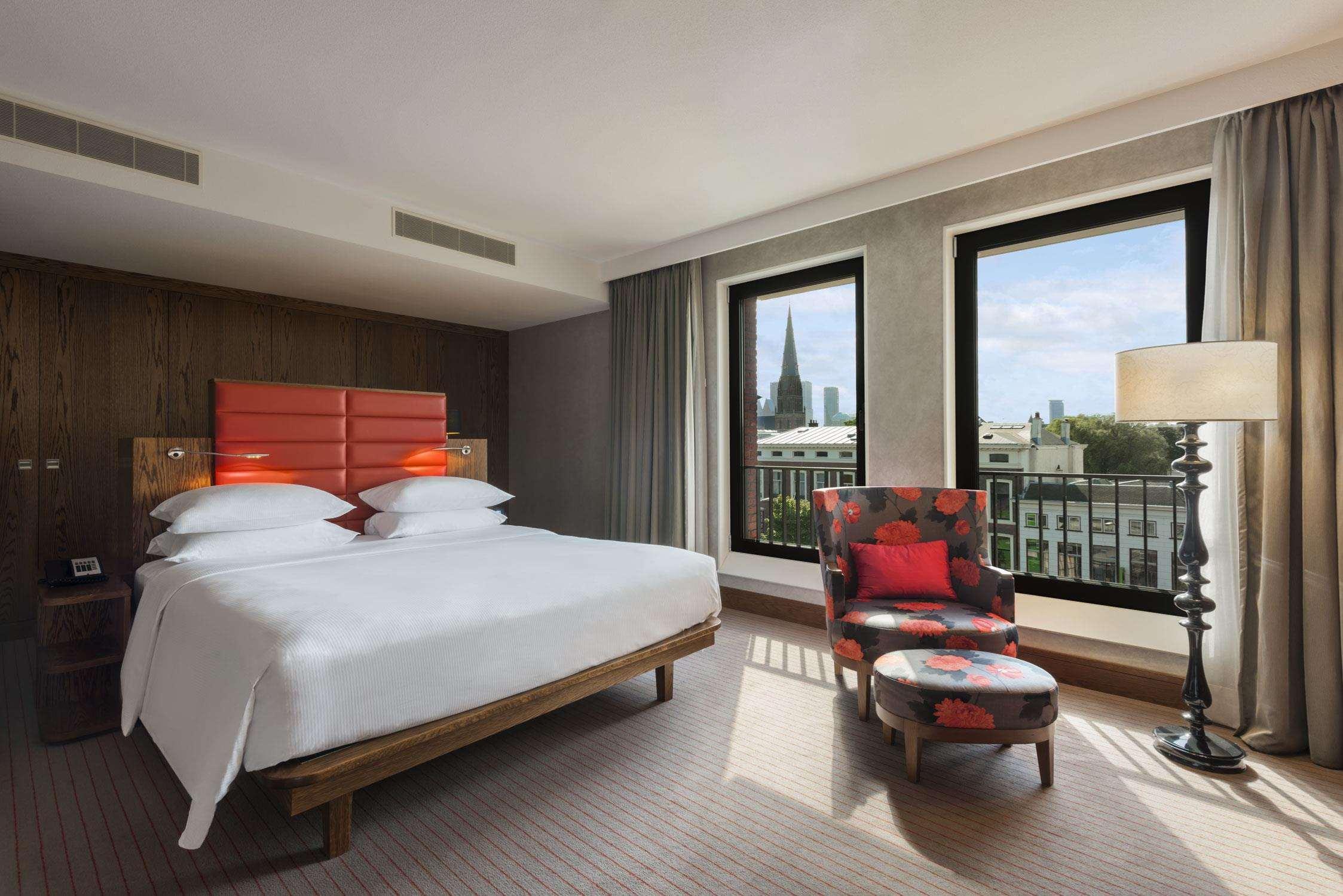 Studio Executive King Bed