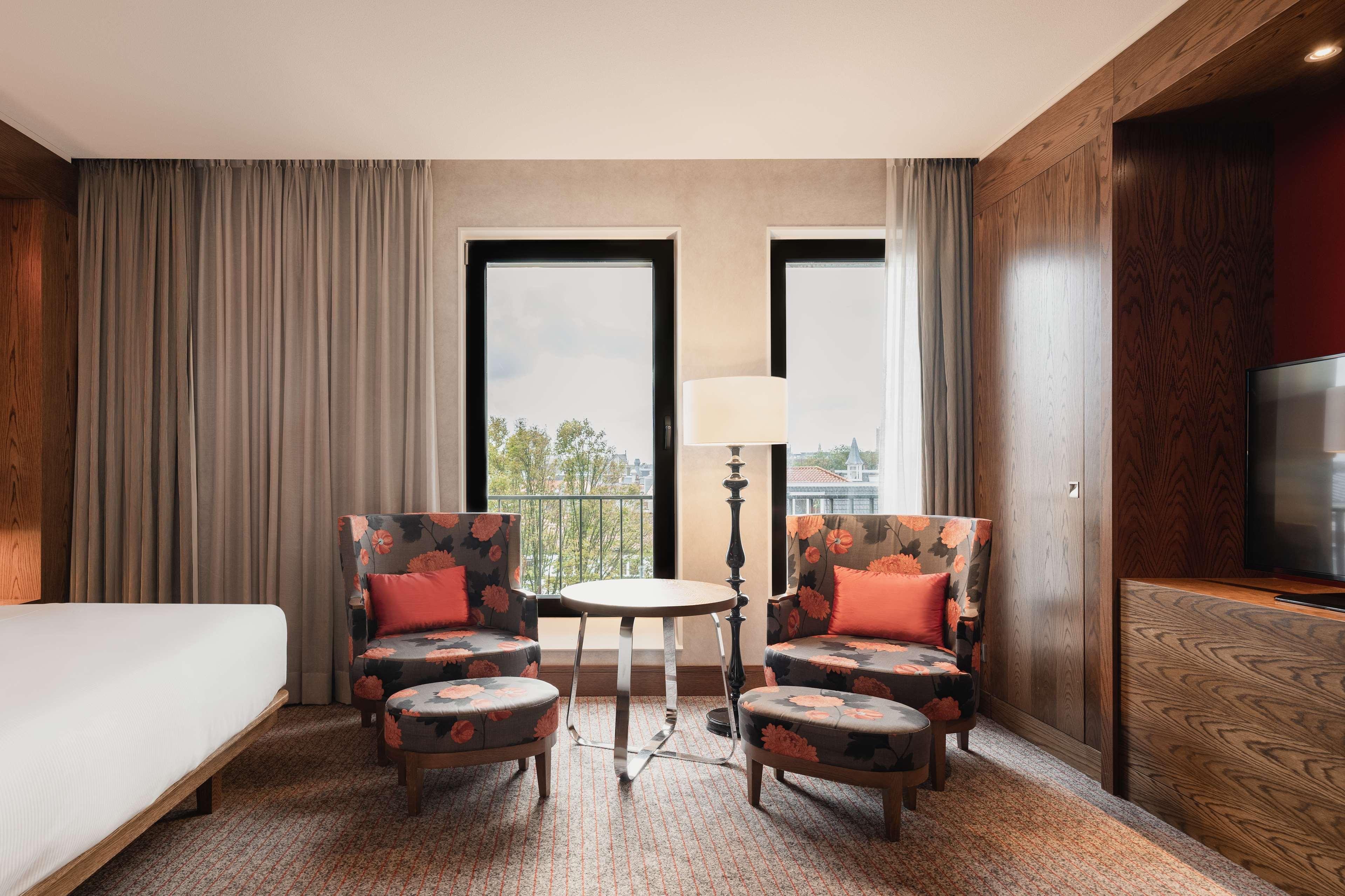 Studio Executive King Bed