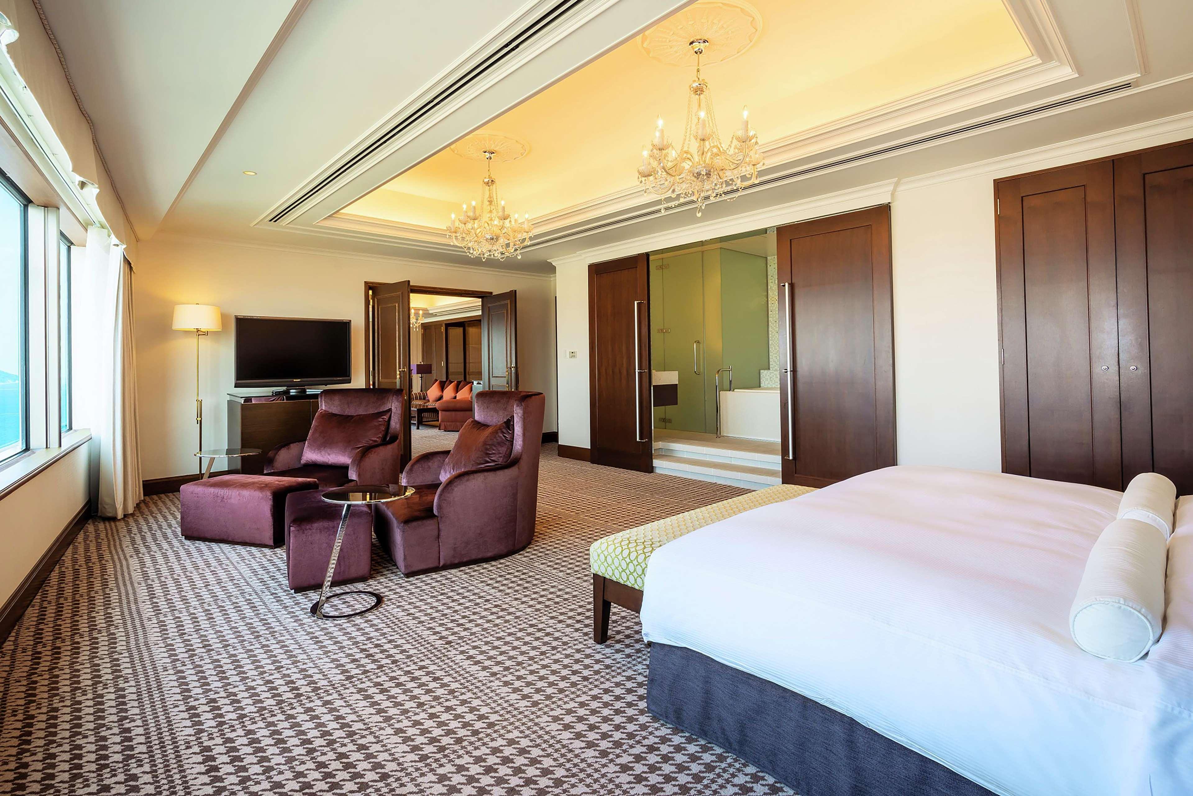 Suite Deluxe King Bed