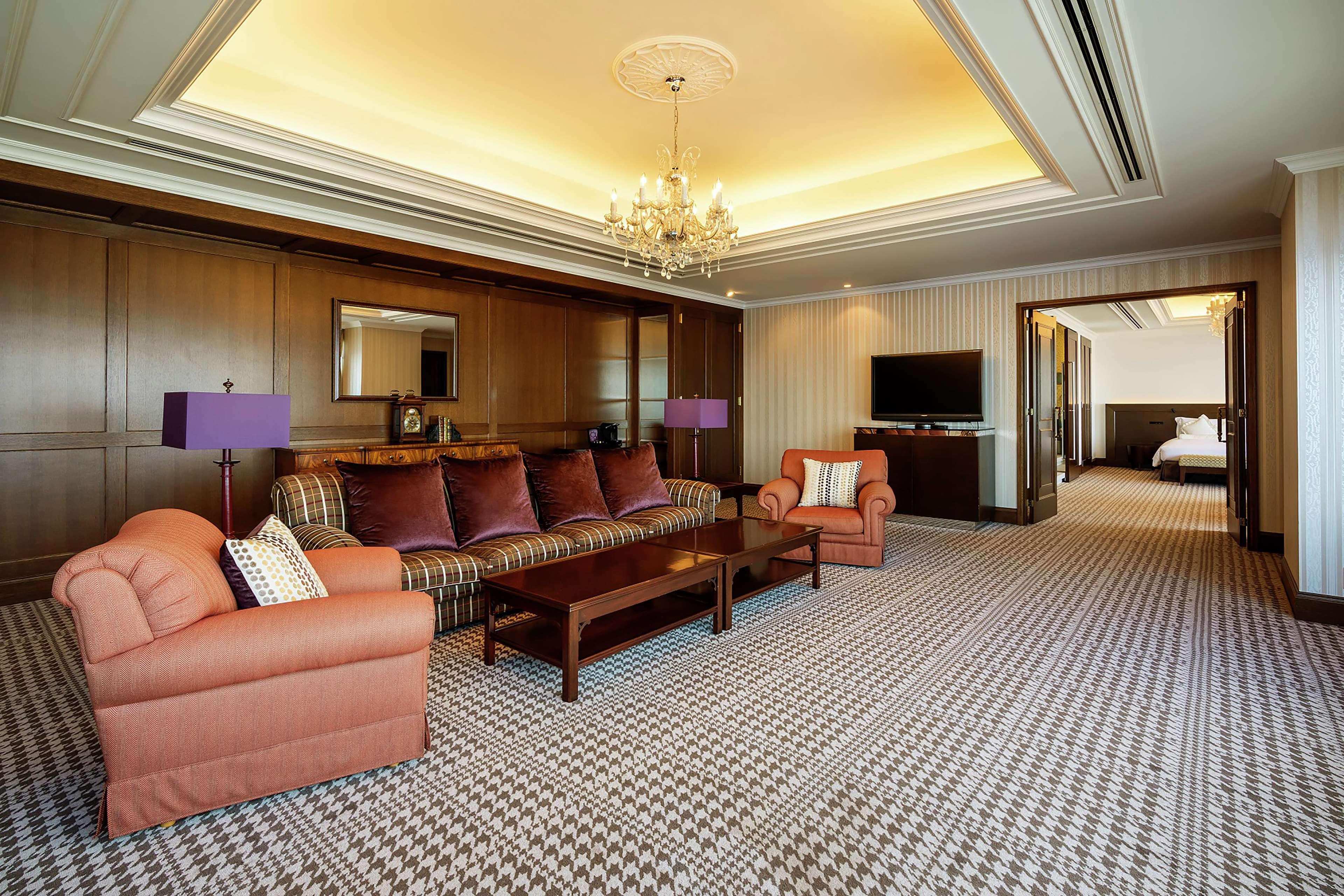 Suite Deluxe King Bed