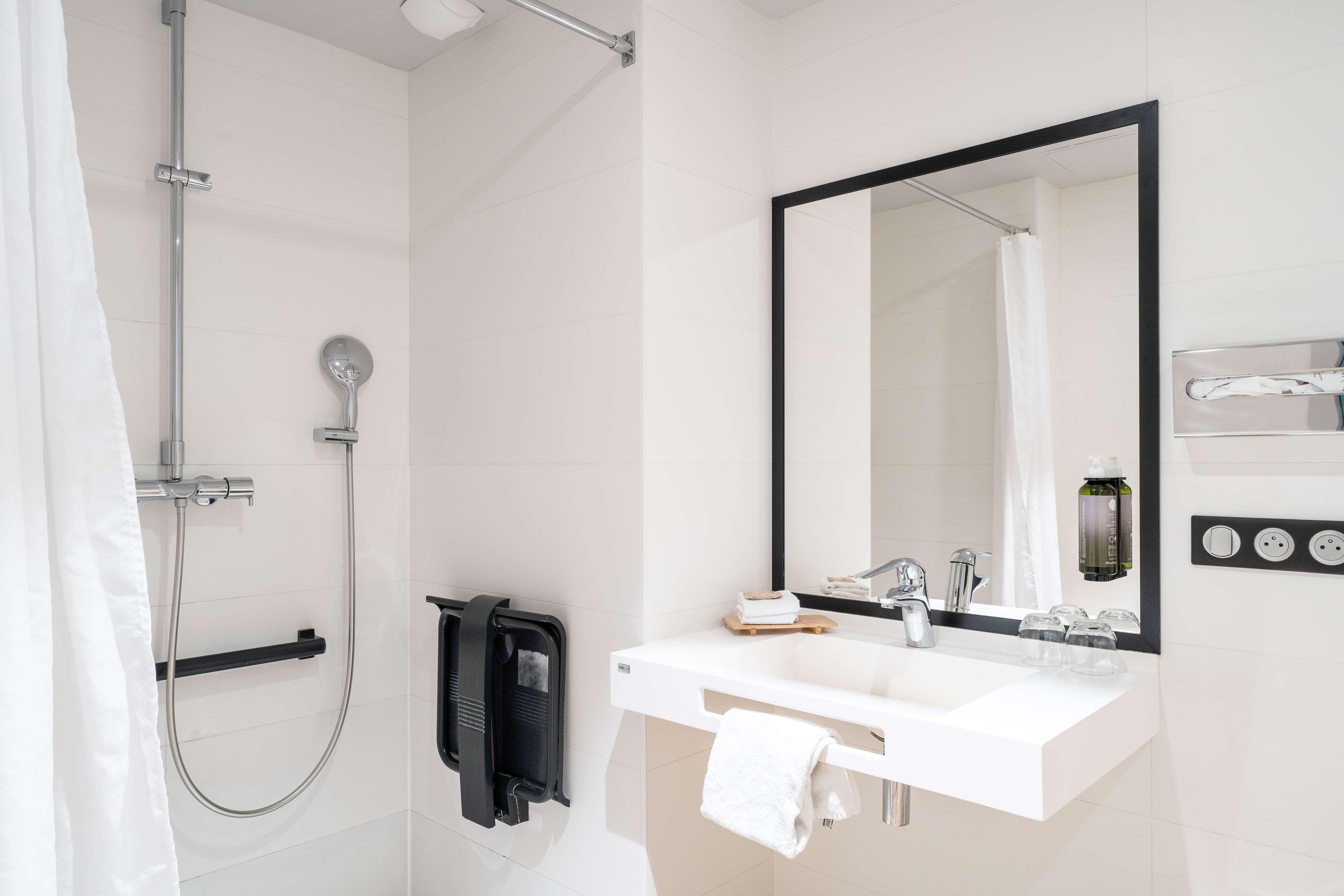 Double Executive Queen Bed