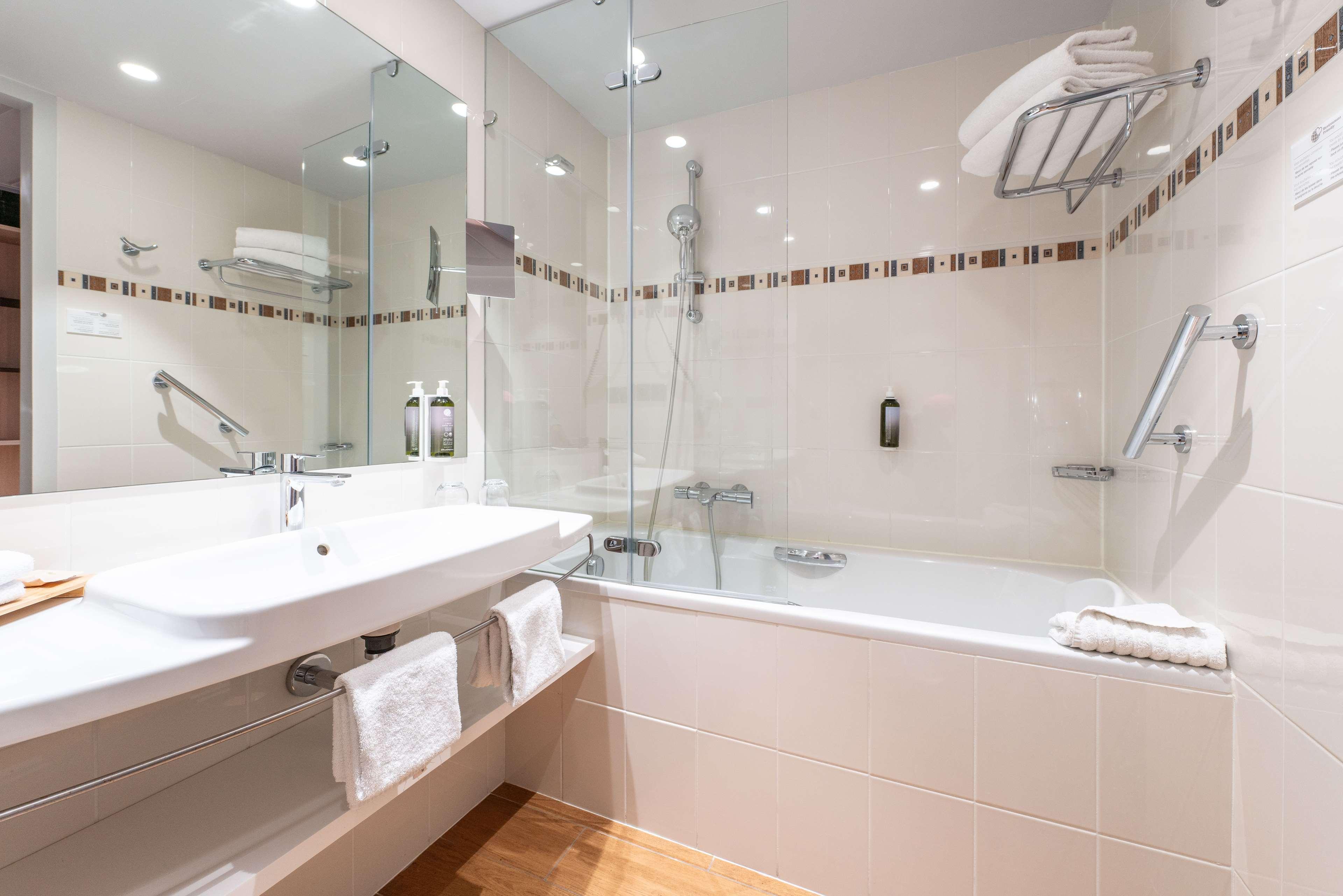 Double Classic Queen Bed