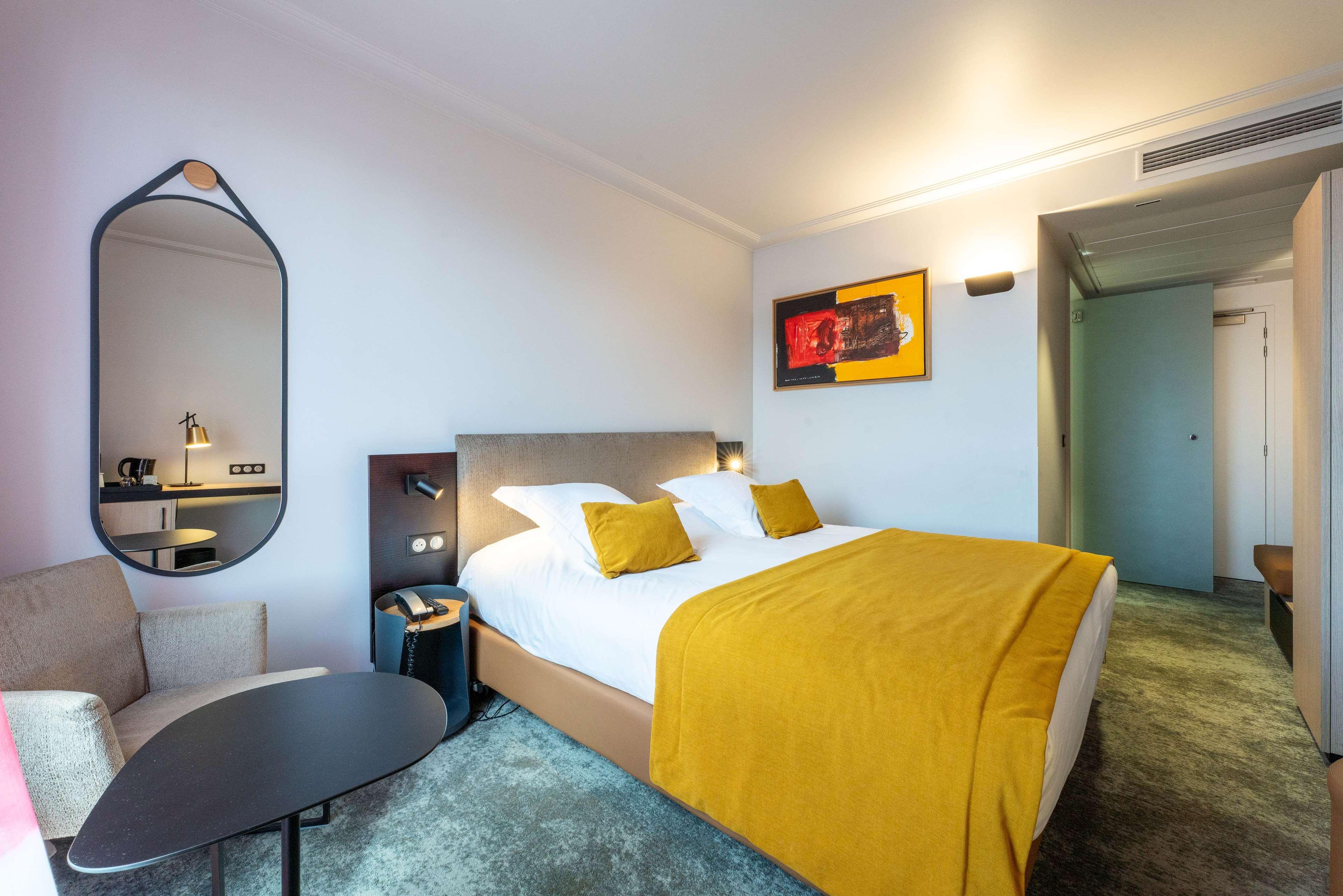 Double Classic Queen Bed