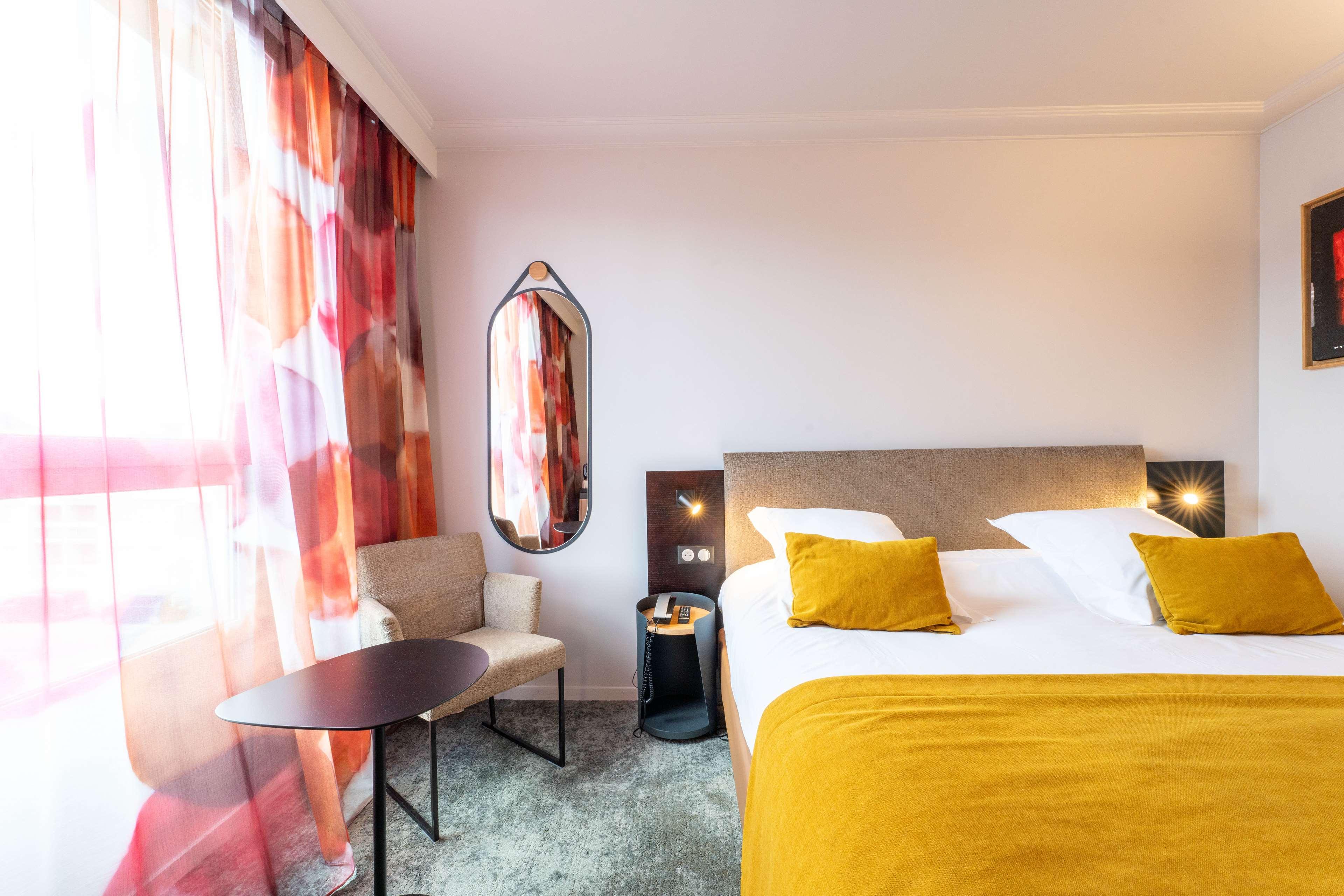 Double Classic Queen Bed