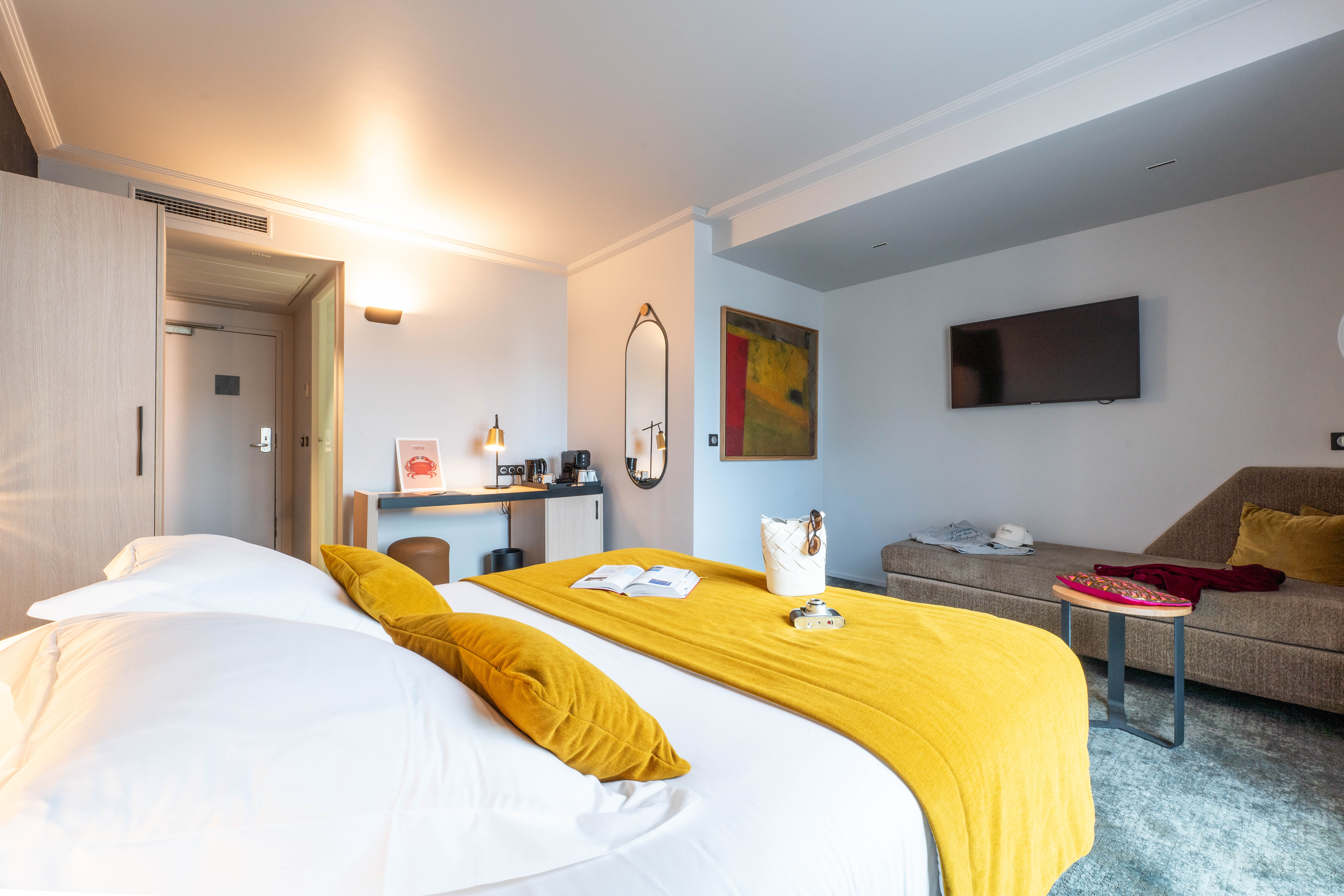 Double Executive Queen Bed