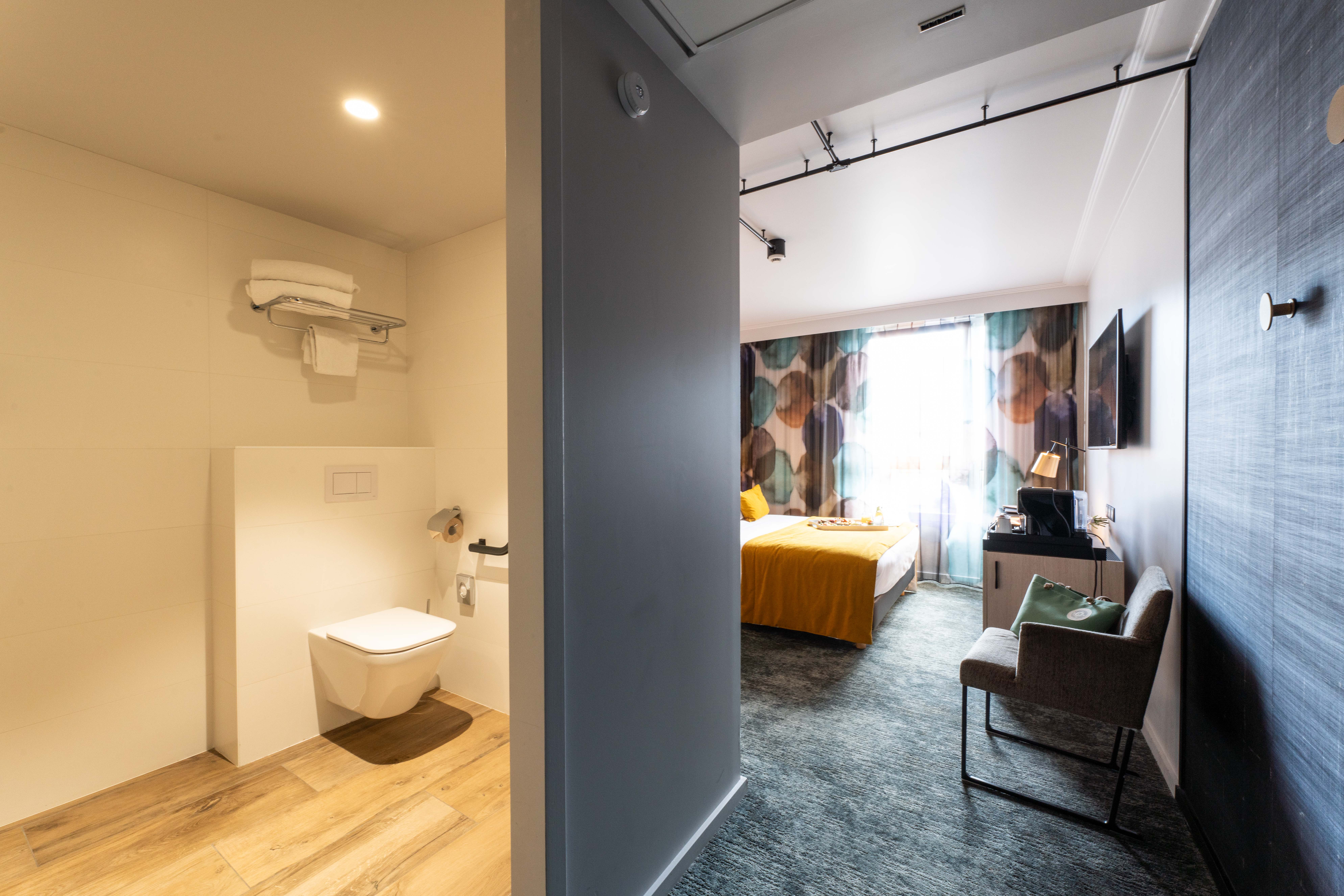 Double Executive Queen Bed