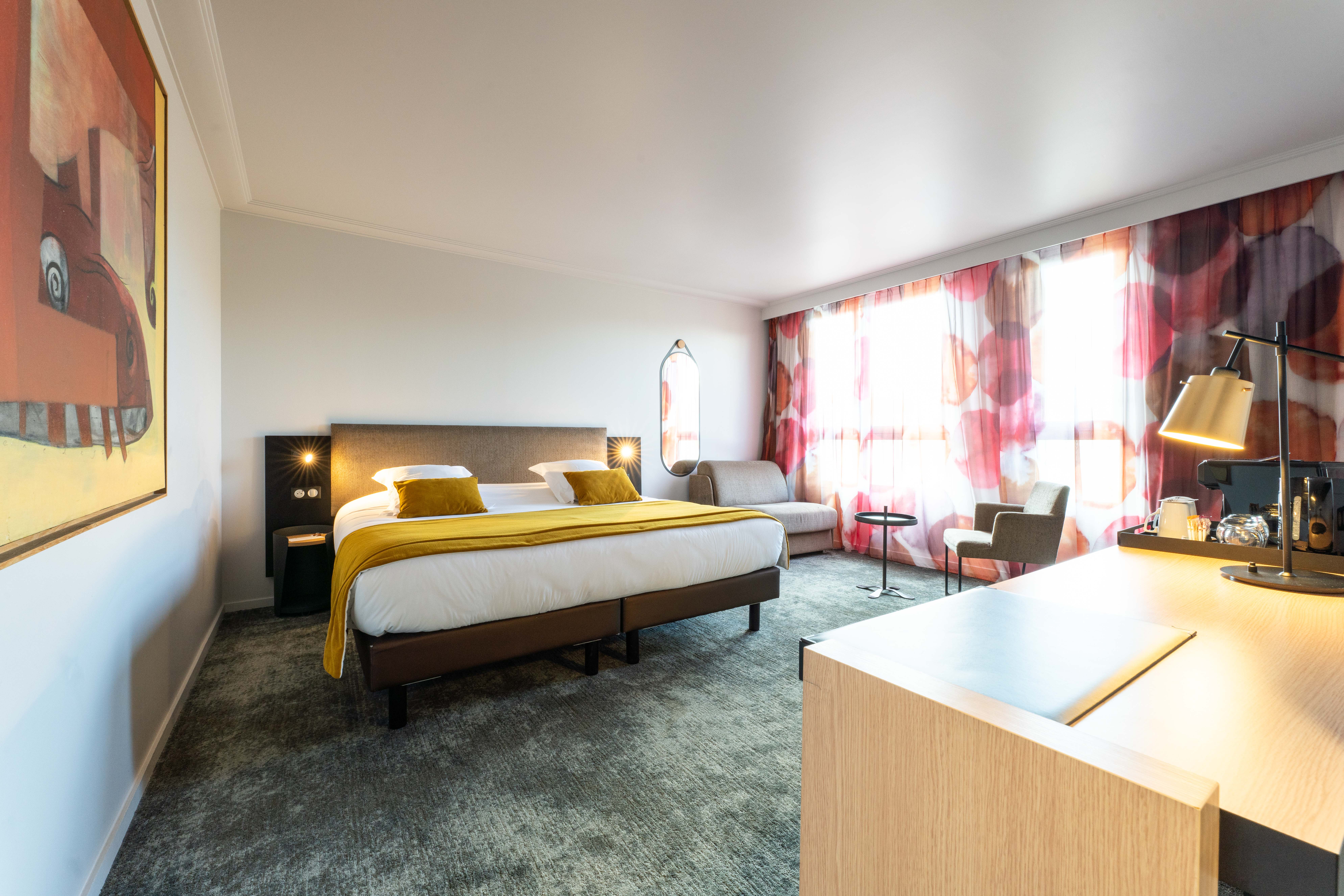 Double Executive Queen Bed