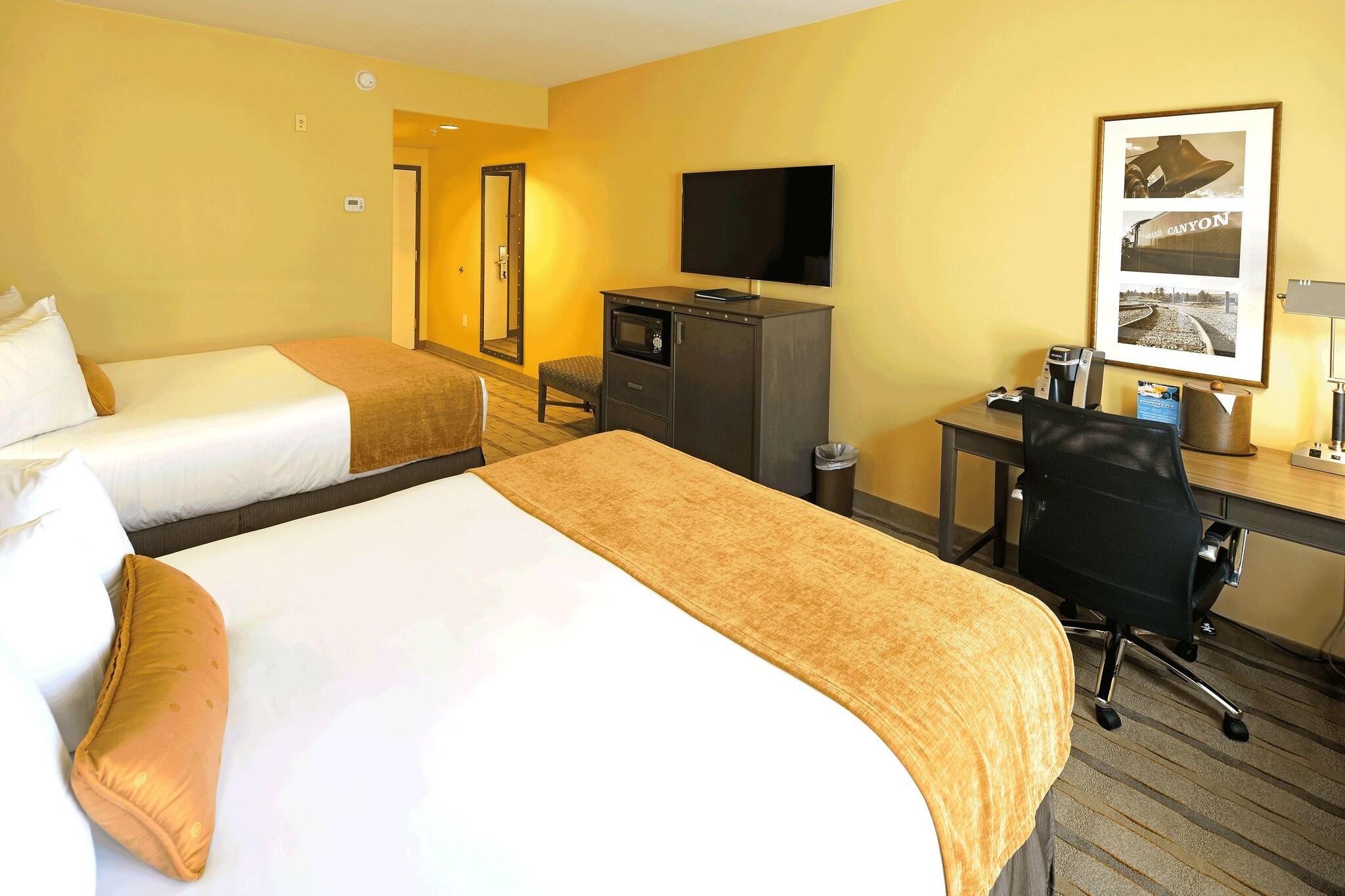 Quadruple Deluxe Two Queen Beds