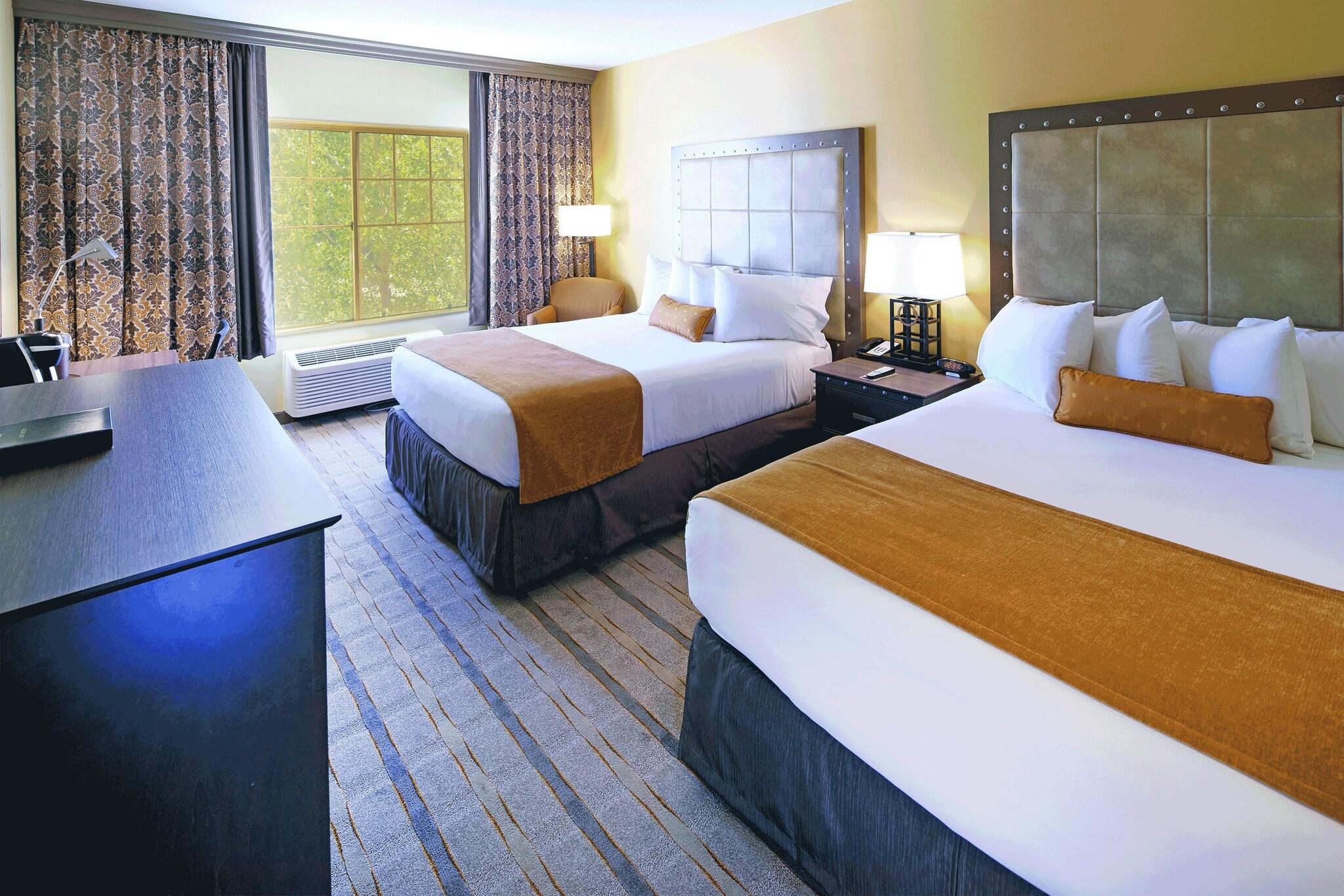 Quadruple Deluxe Two Queen Beds