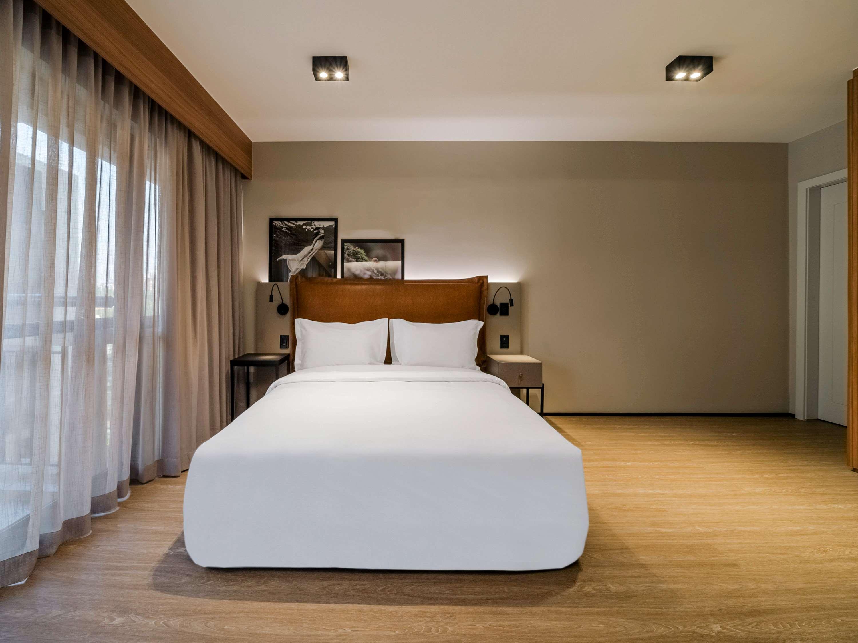 Double Executive King Bed