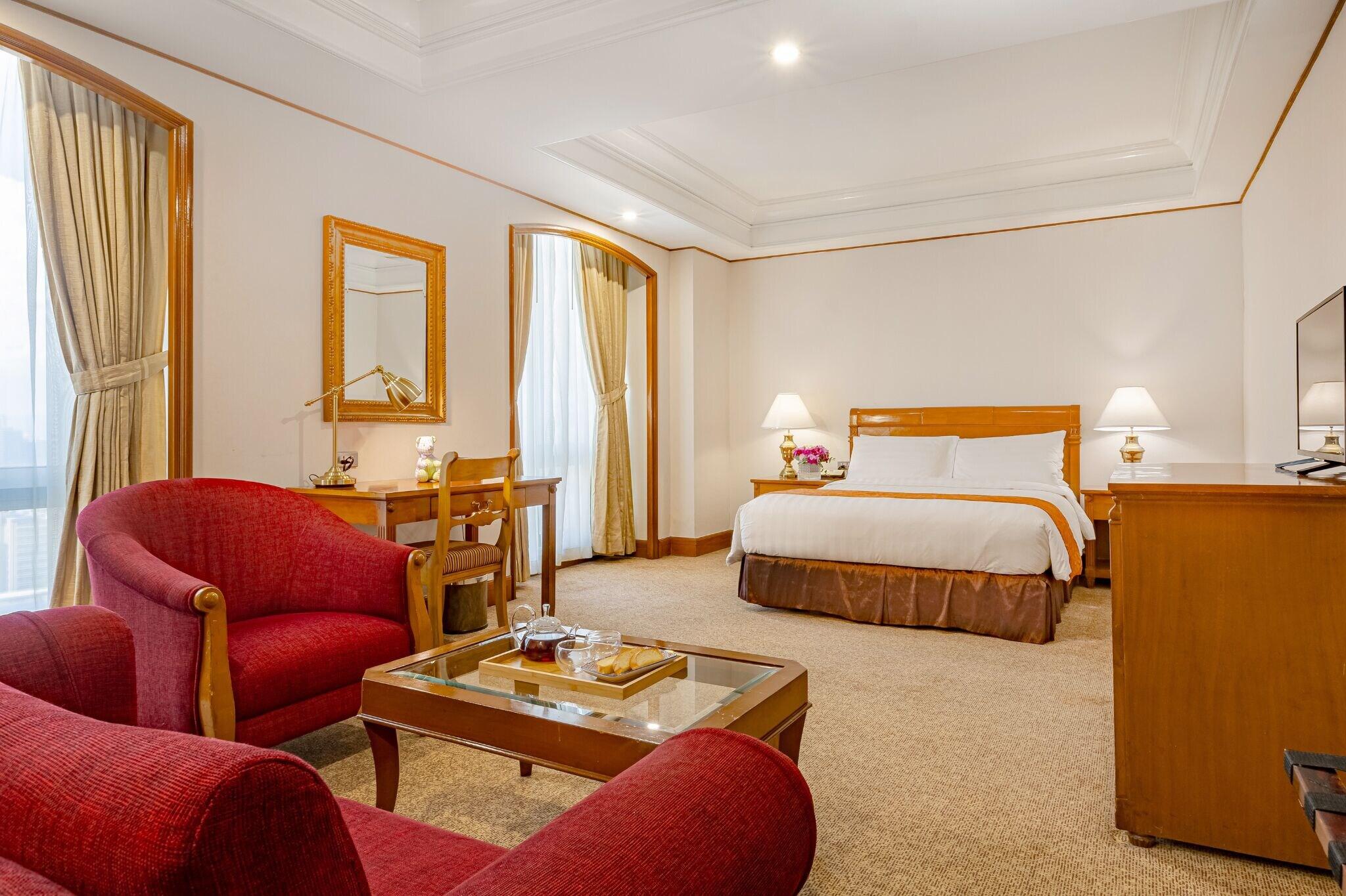 Junior Suite Queen Size Bed