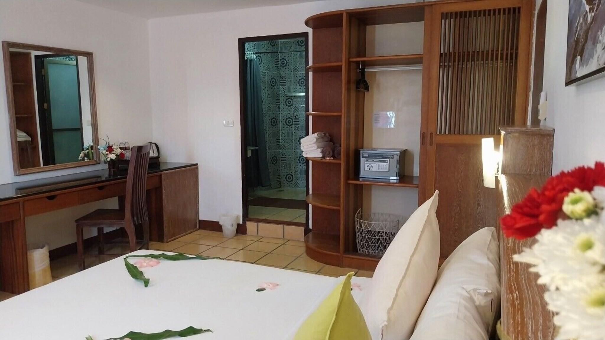 Family Room King Size Bed