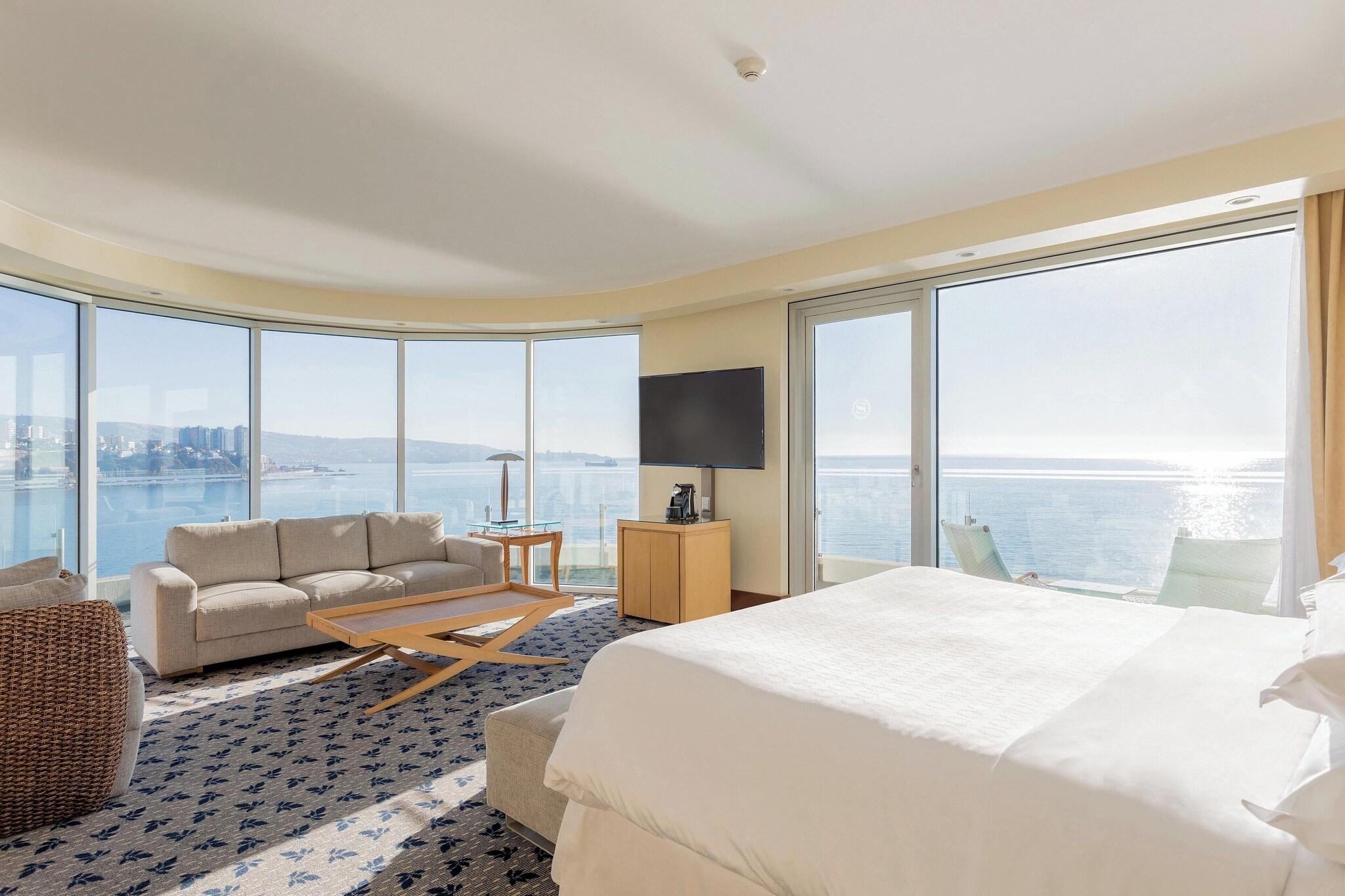 Suite Ocean Front King Bed
