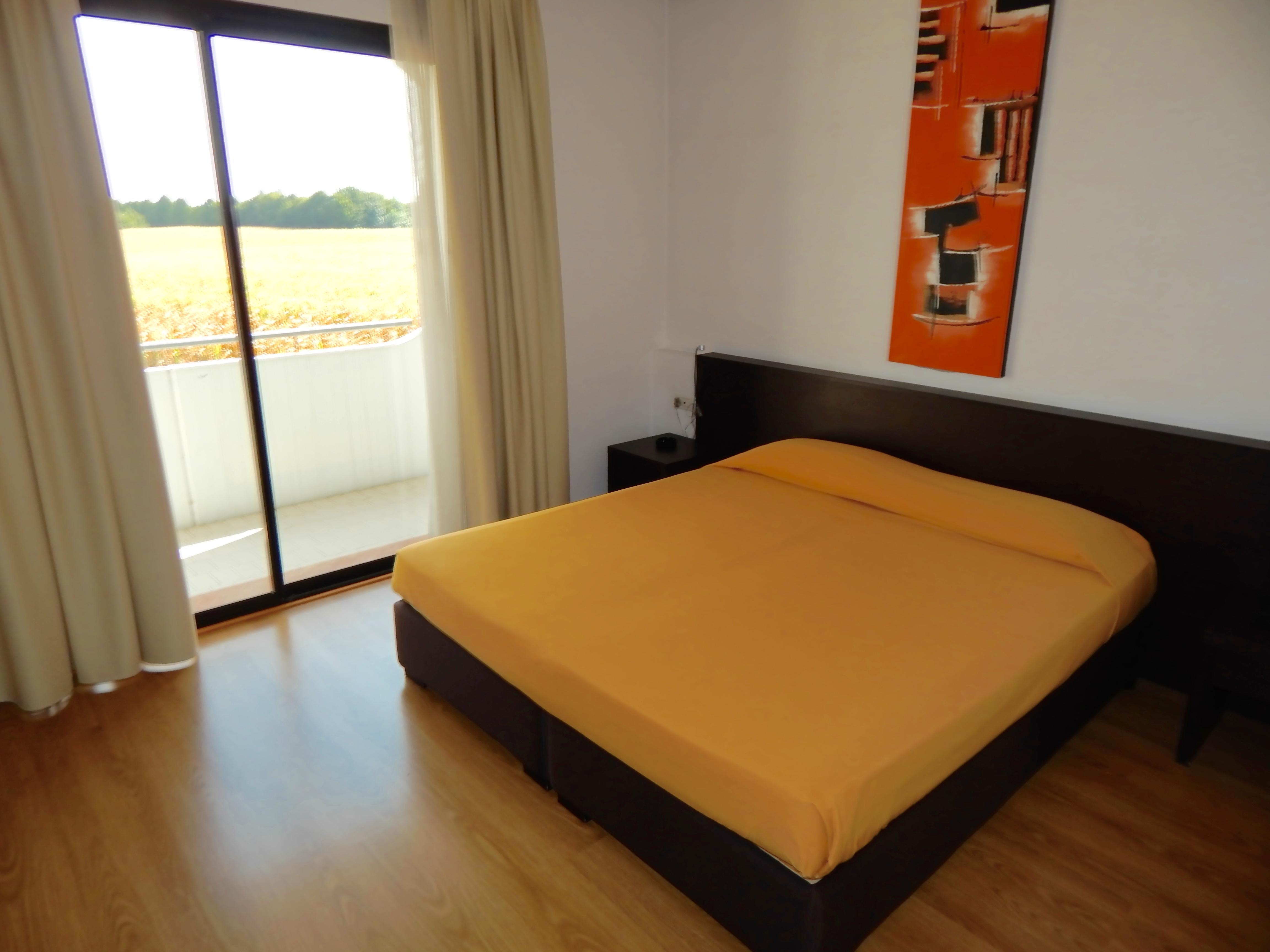 Double Single Executive