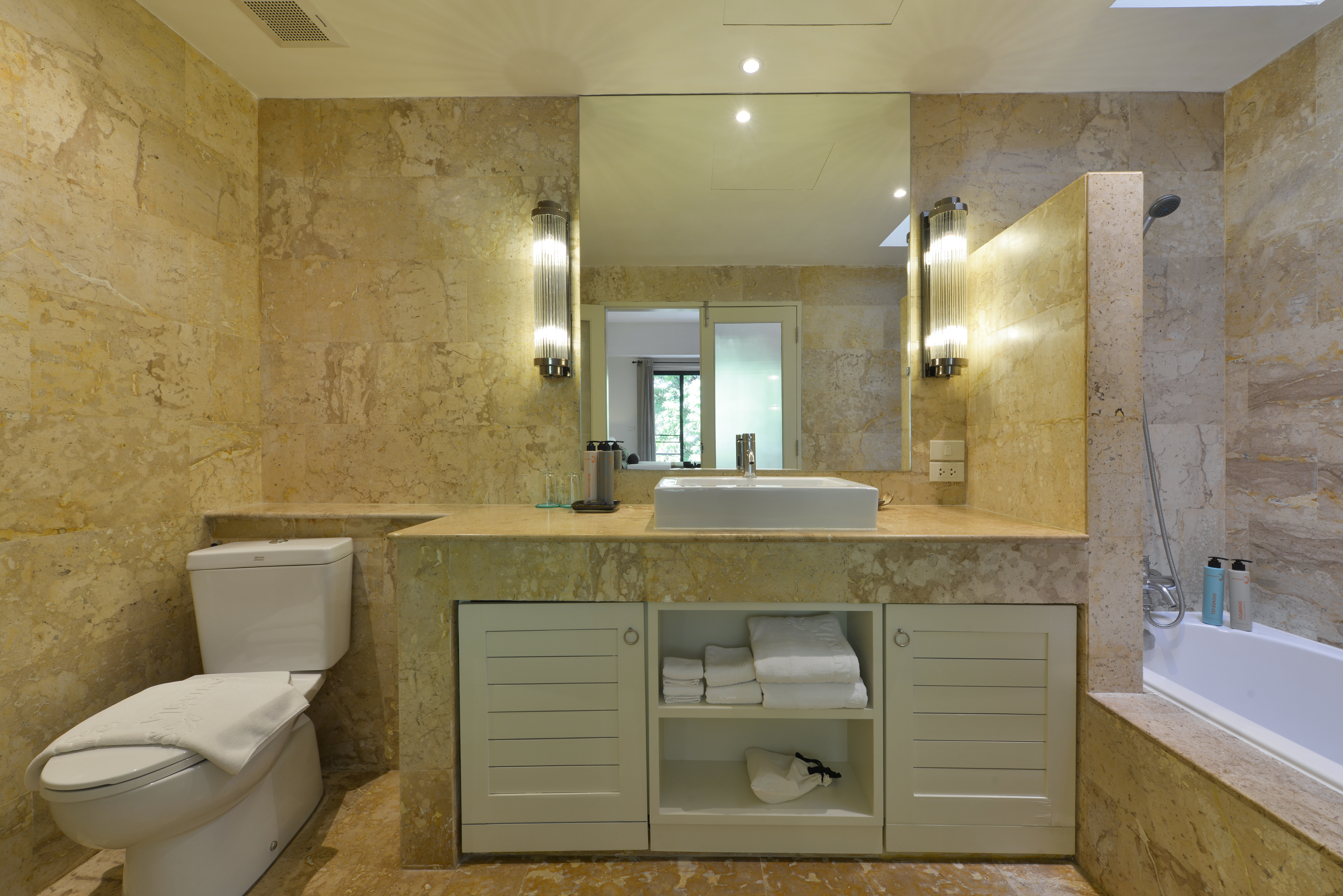 Family Room Luxury One Bedroom