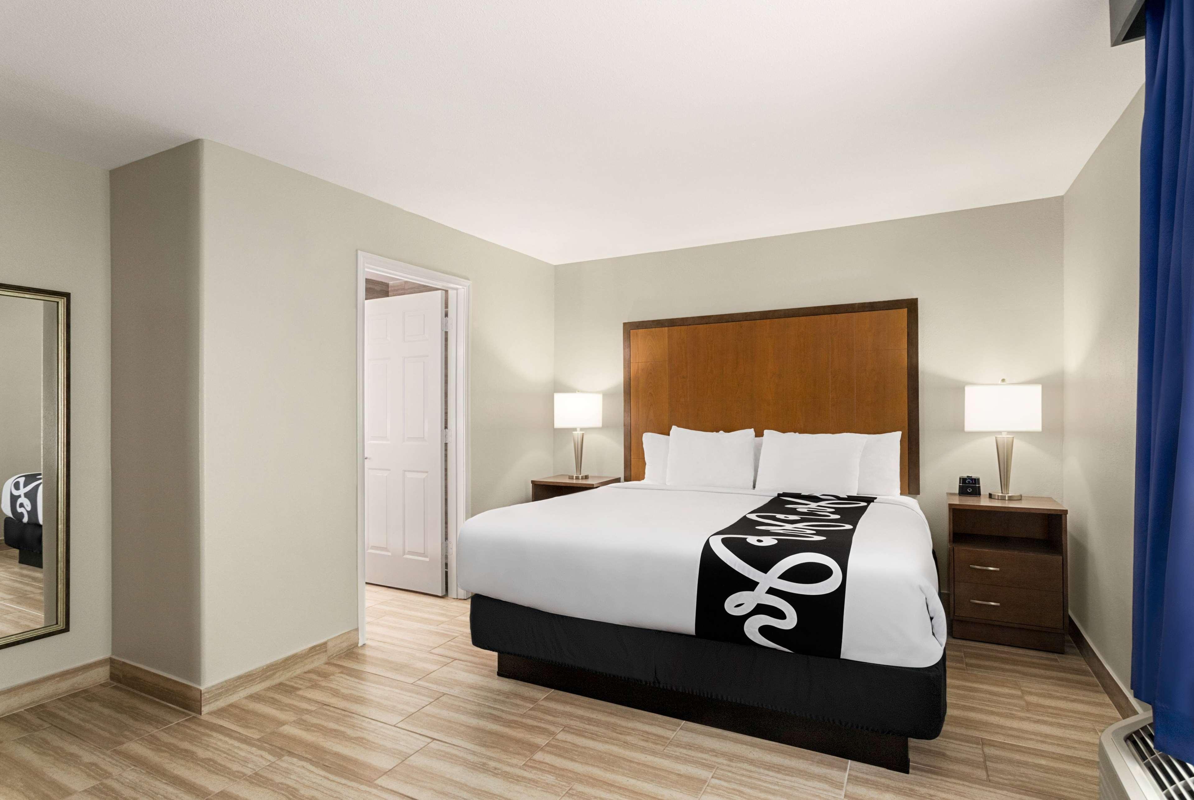 Suite Deluxe King Bed