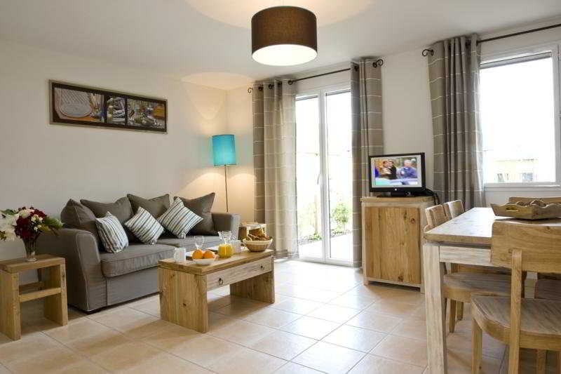 Home Capacity 8 Three Bedrooms