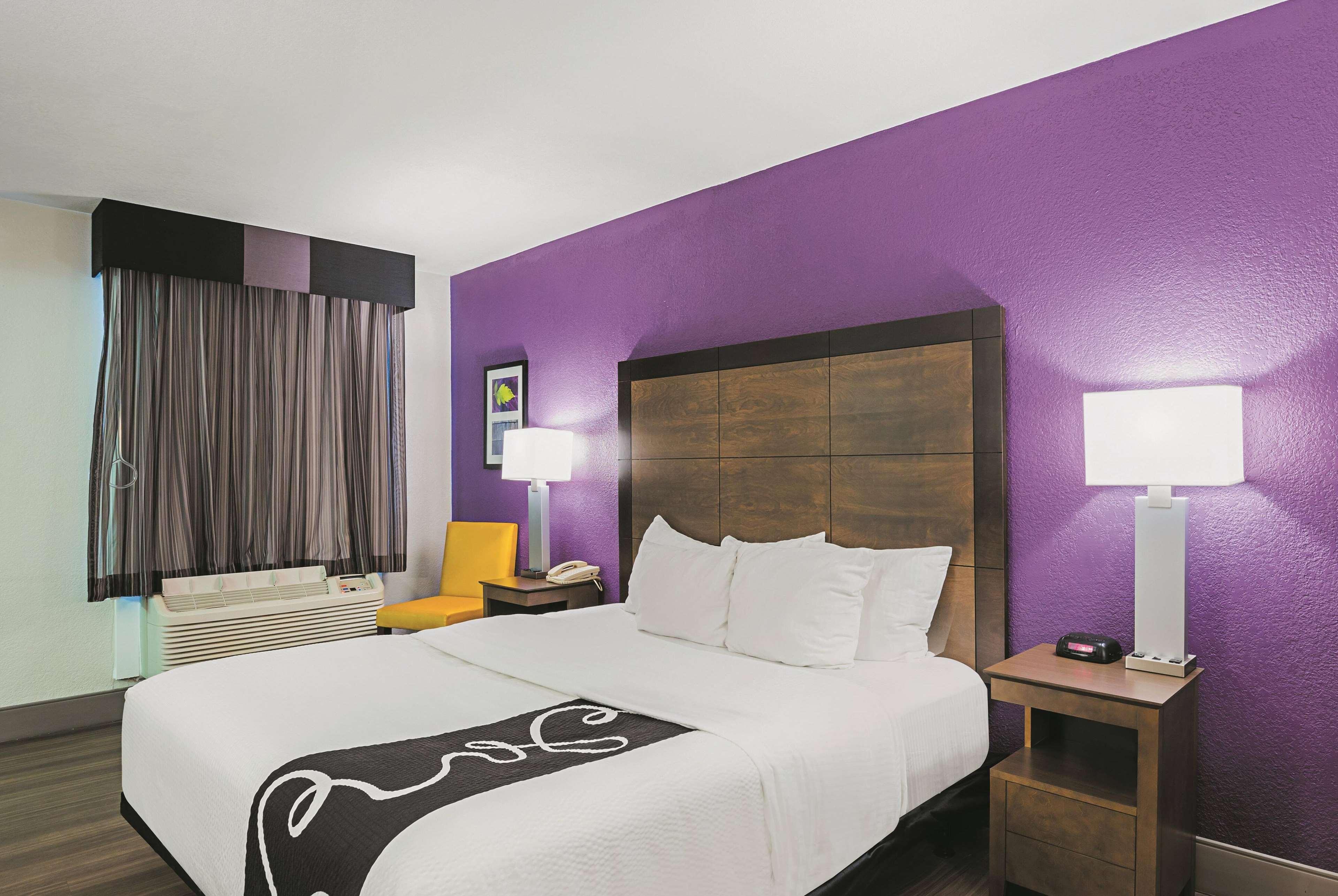 Room King Bed Non Smoking