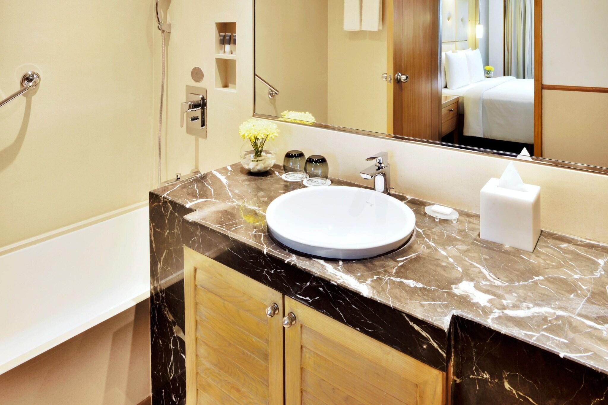 Studio King Size Bed