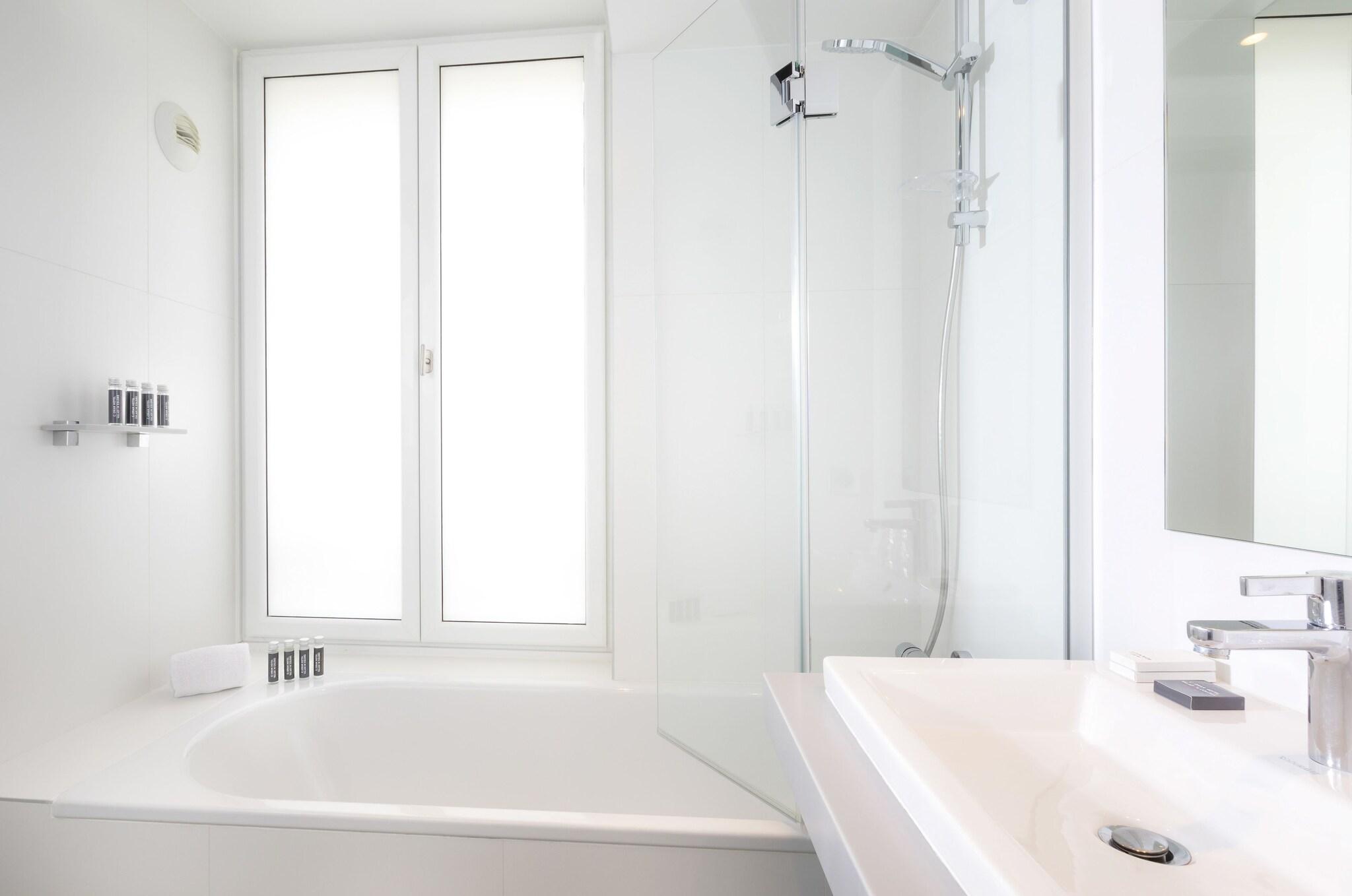 Double Queen Size Bed