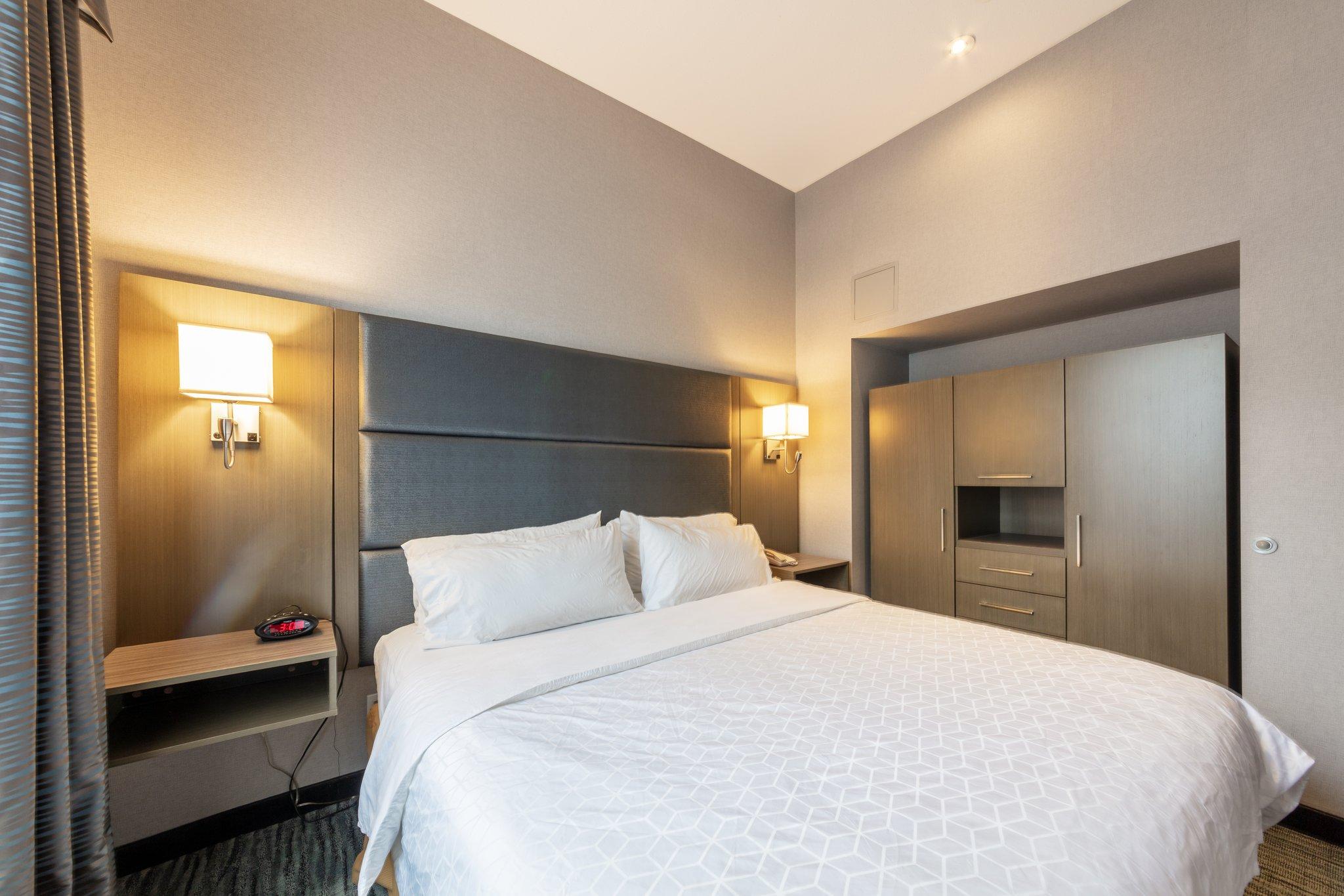 Suite King Bed One Bedroom 