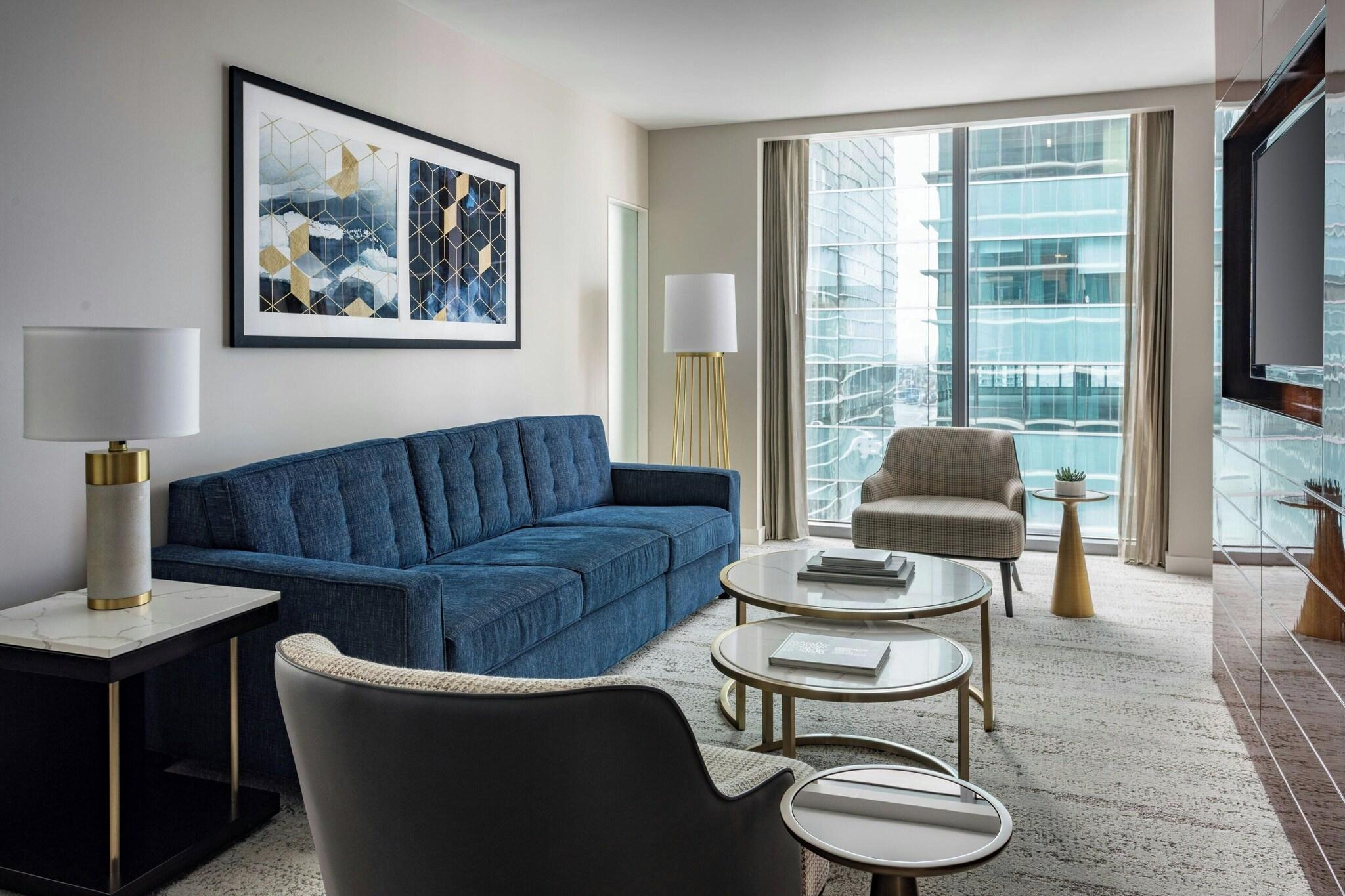 Suite Accessible King Size Bed