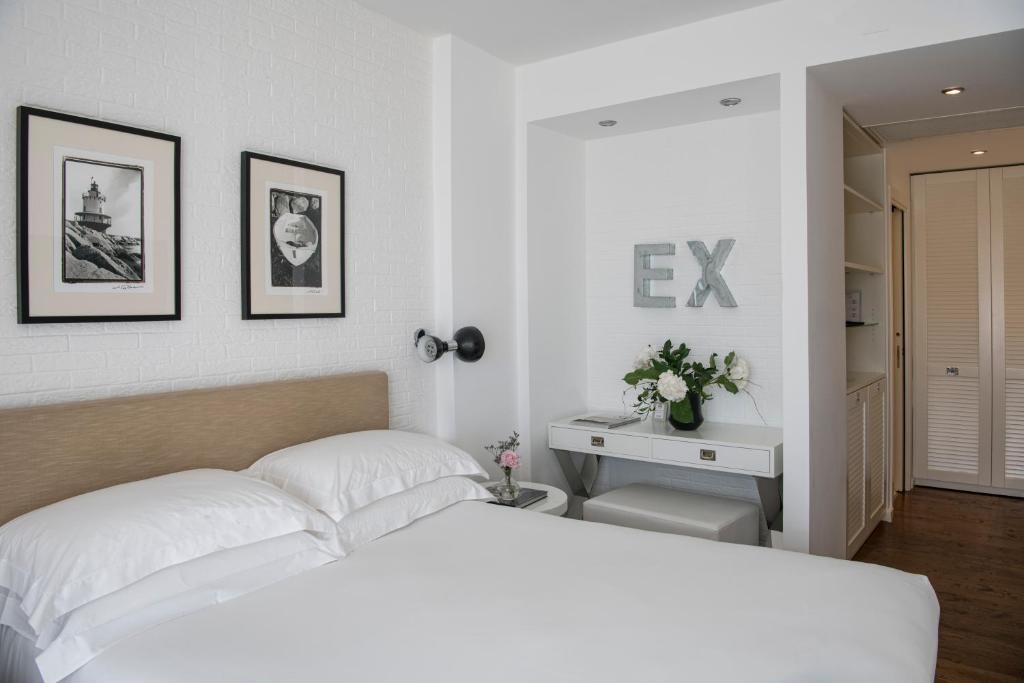 Double Deluxe Side Sea View