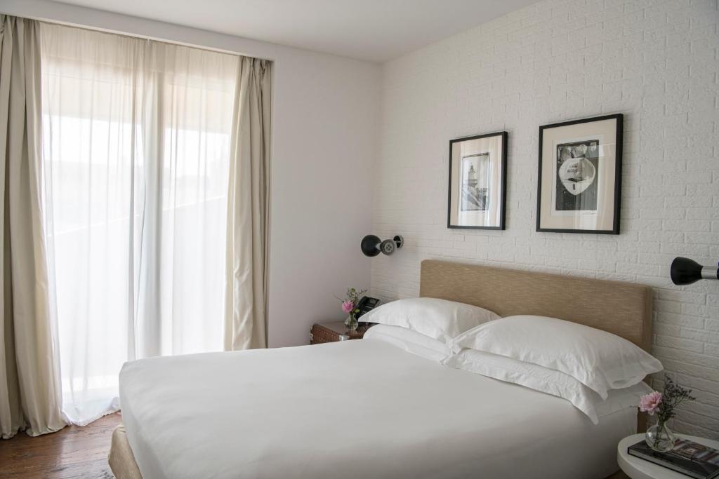 Double Deluxe Side Sea View