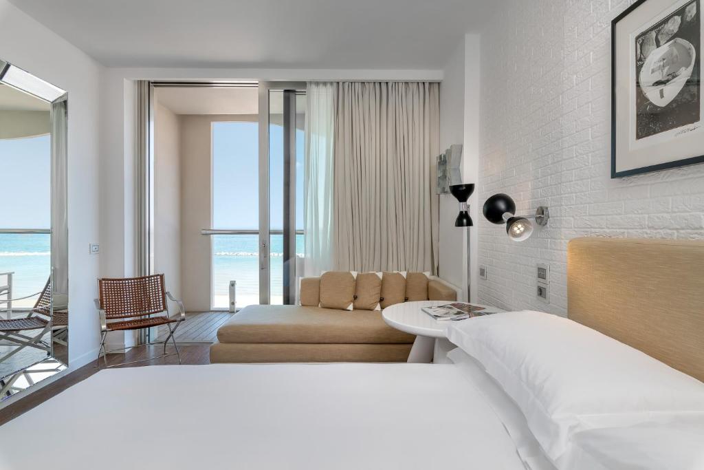 Double Deluxe Sea Front