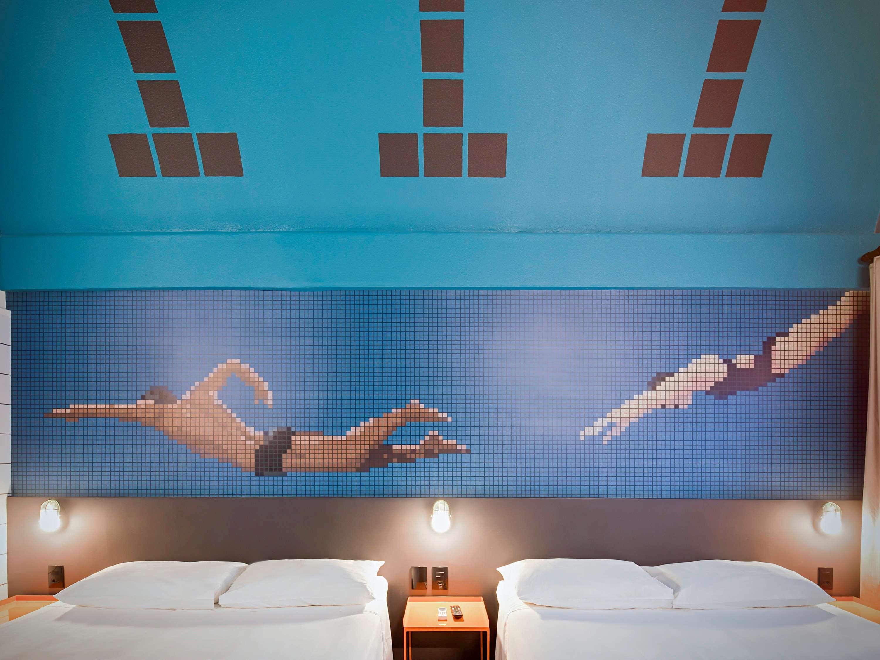 Double Deluxe Queen Bed