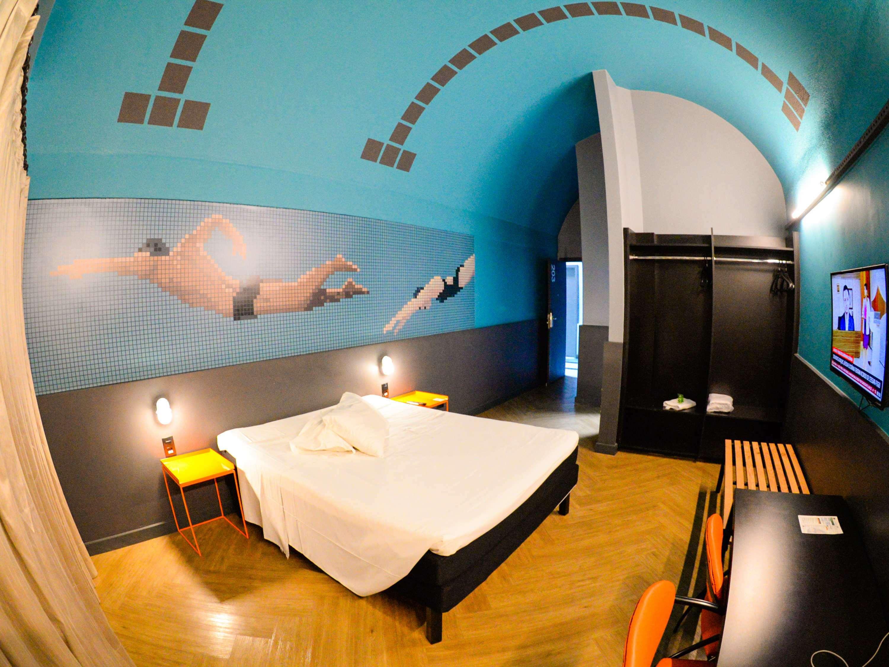 Double Deluxe Queen Bed