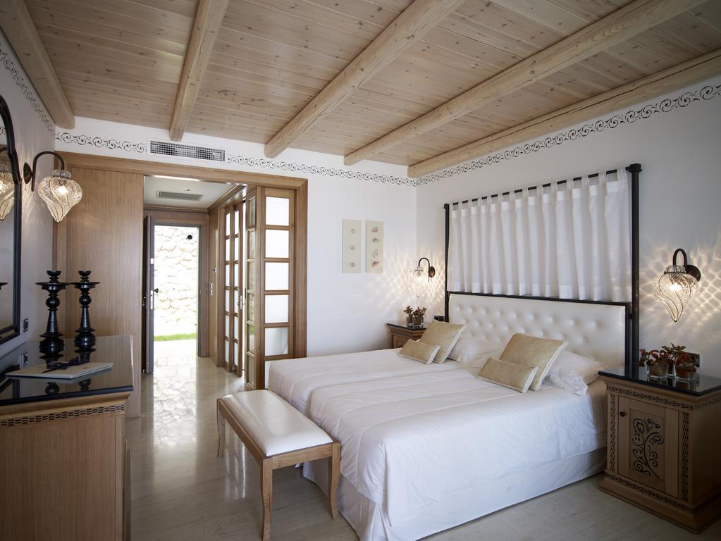 Double or Twin with Private Pool