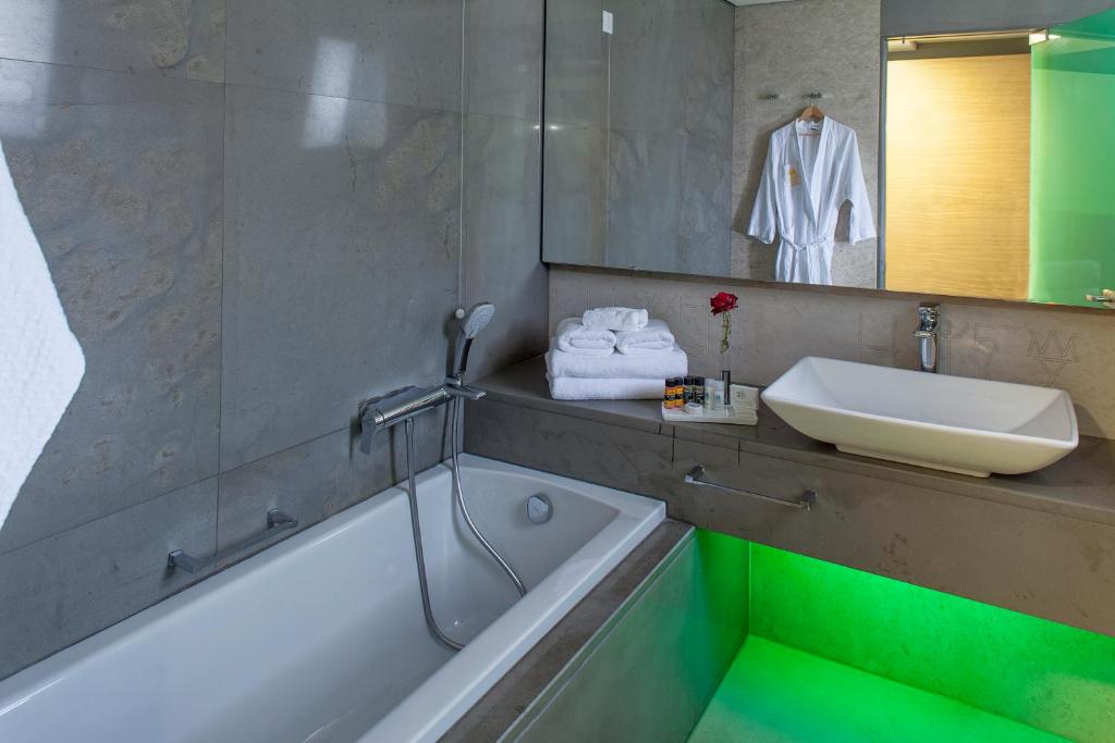 Double or Twin Deluxe with Private Pool