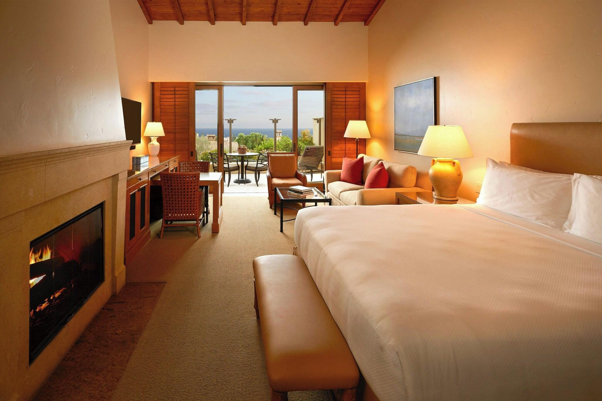 Bungalow Partial Ocean View King Bed