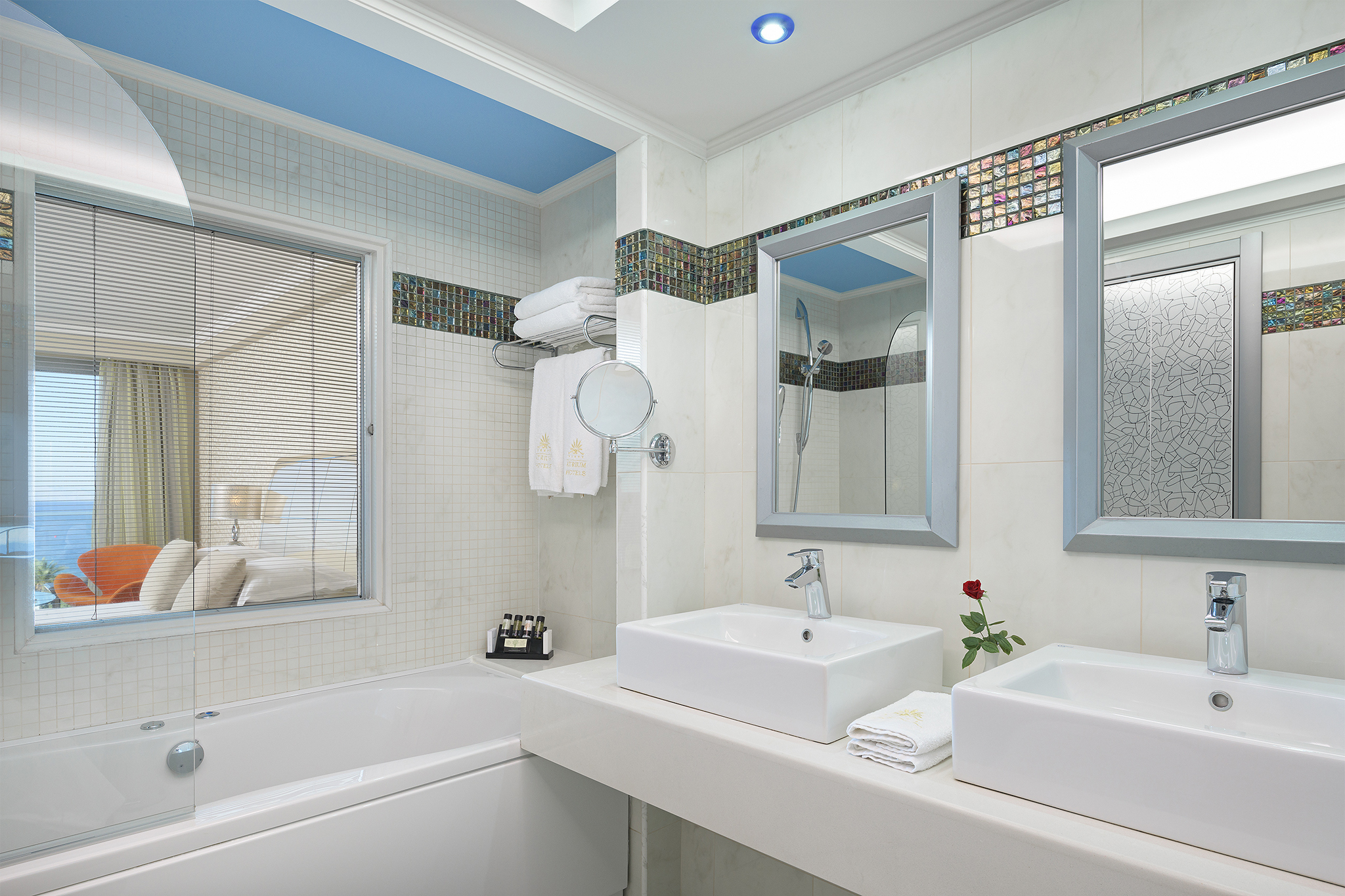 Double or Twin Deluxe Side Sea View