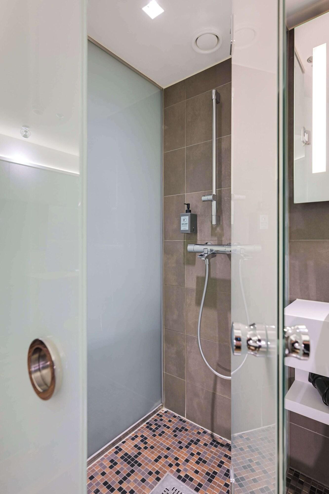 Double Superior Queen Bed