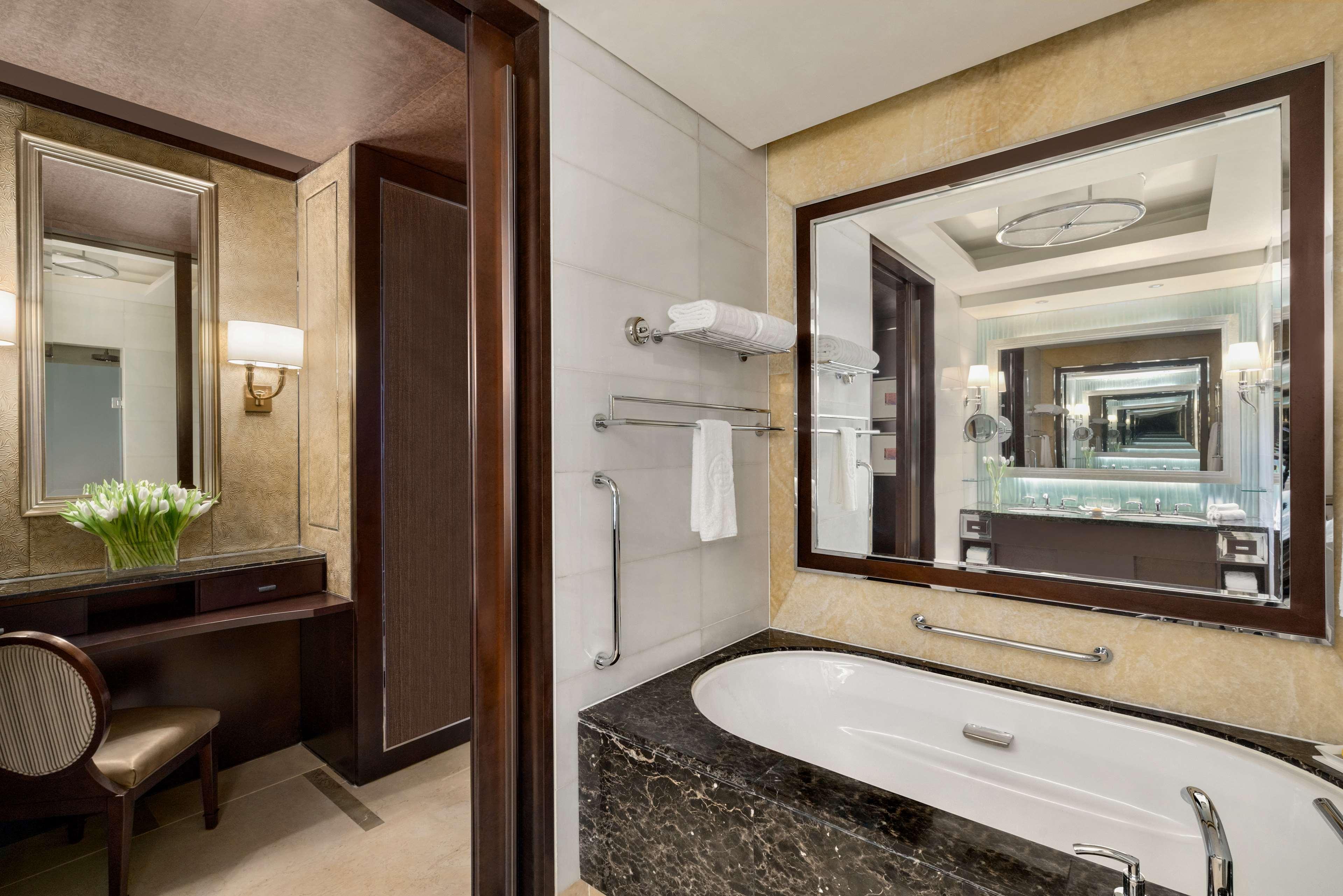 Suite Premier King Bed