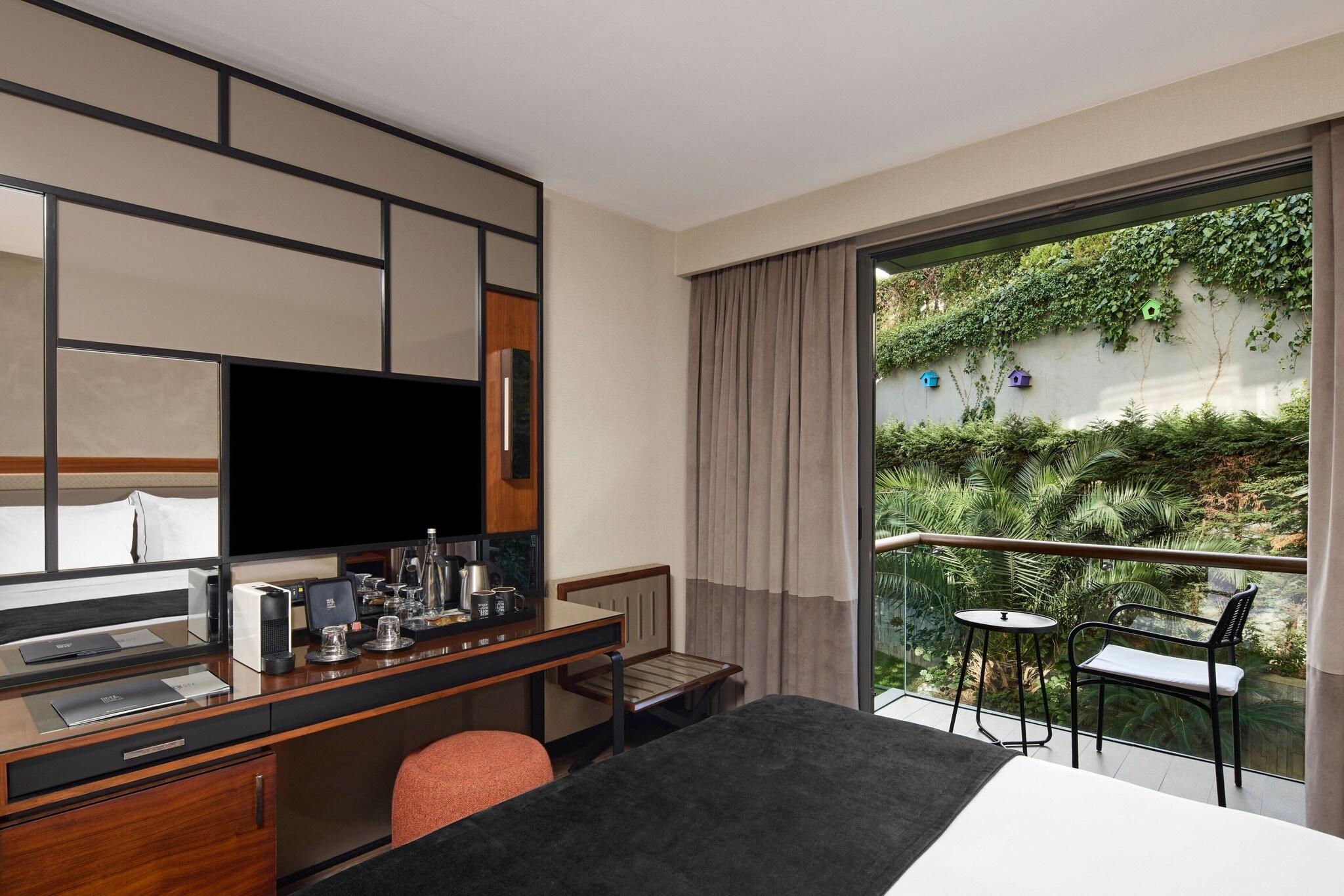 Double Deluxe with Views