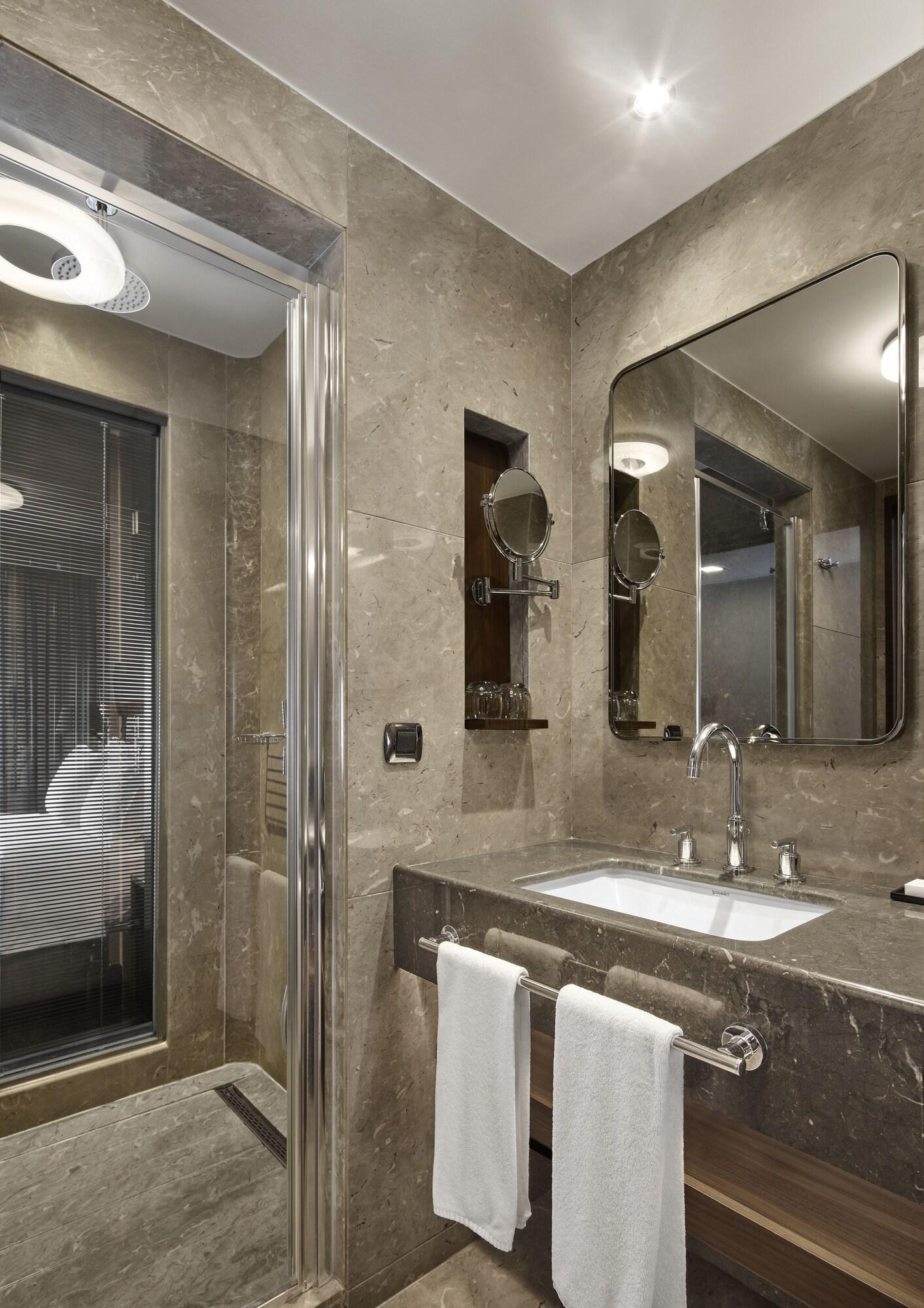 Double Deluxe with Views