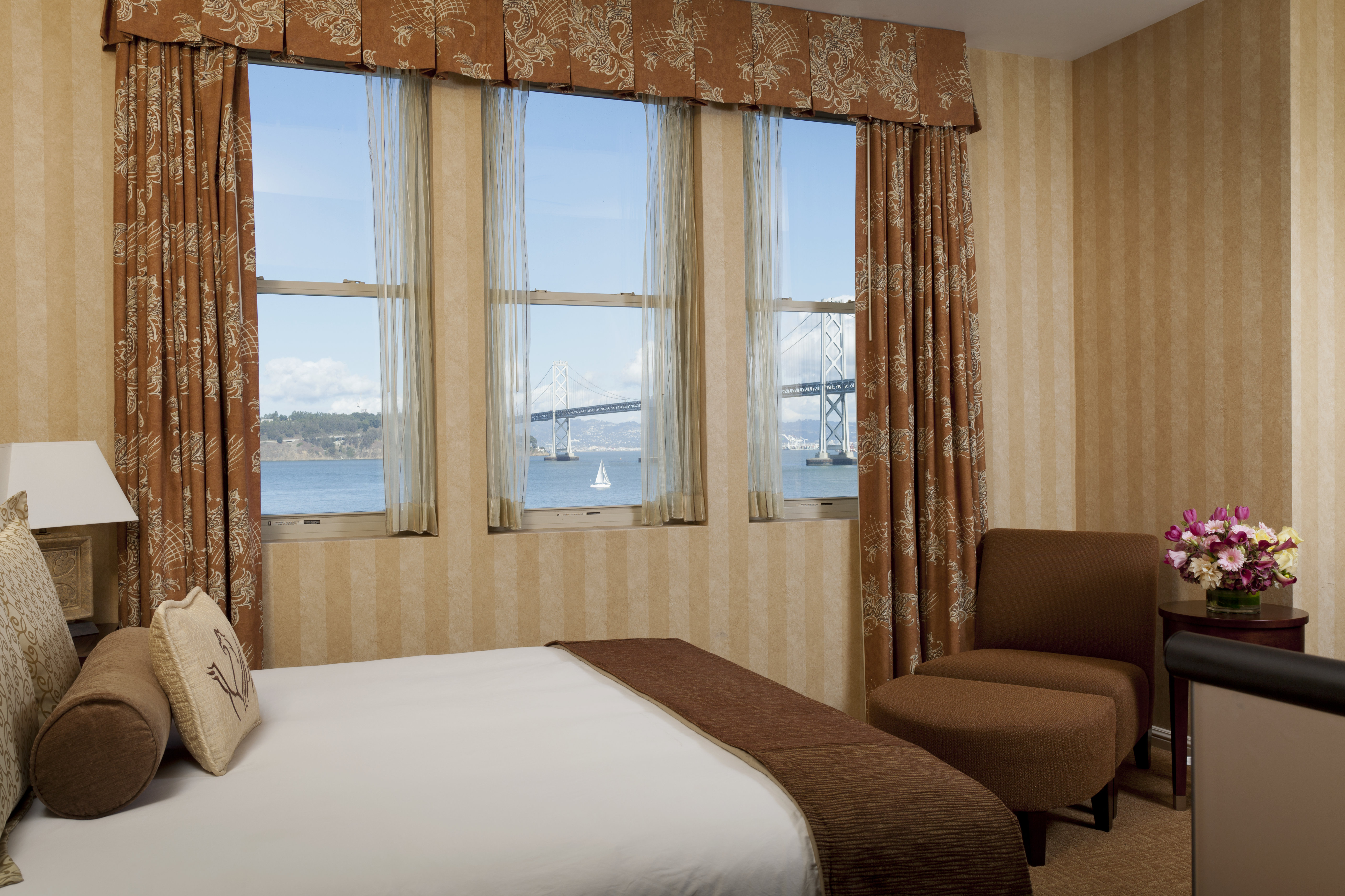 Double Deluxe City View King Bed