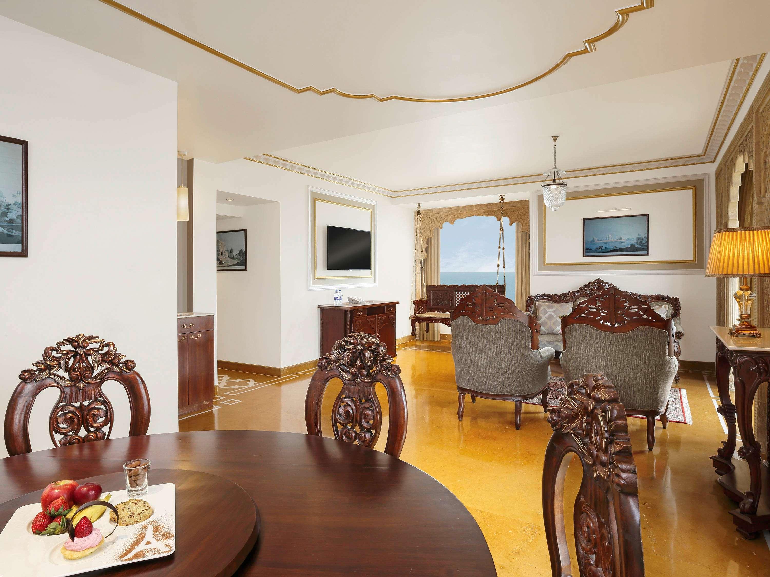 Suite Ocean View King Bed